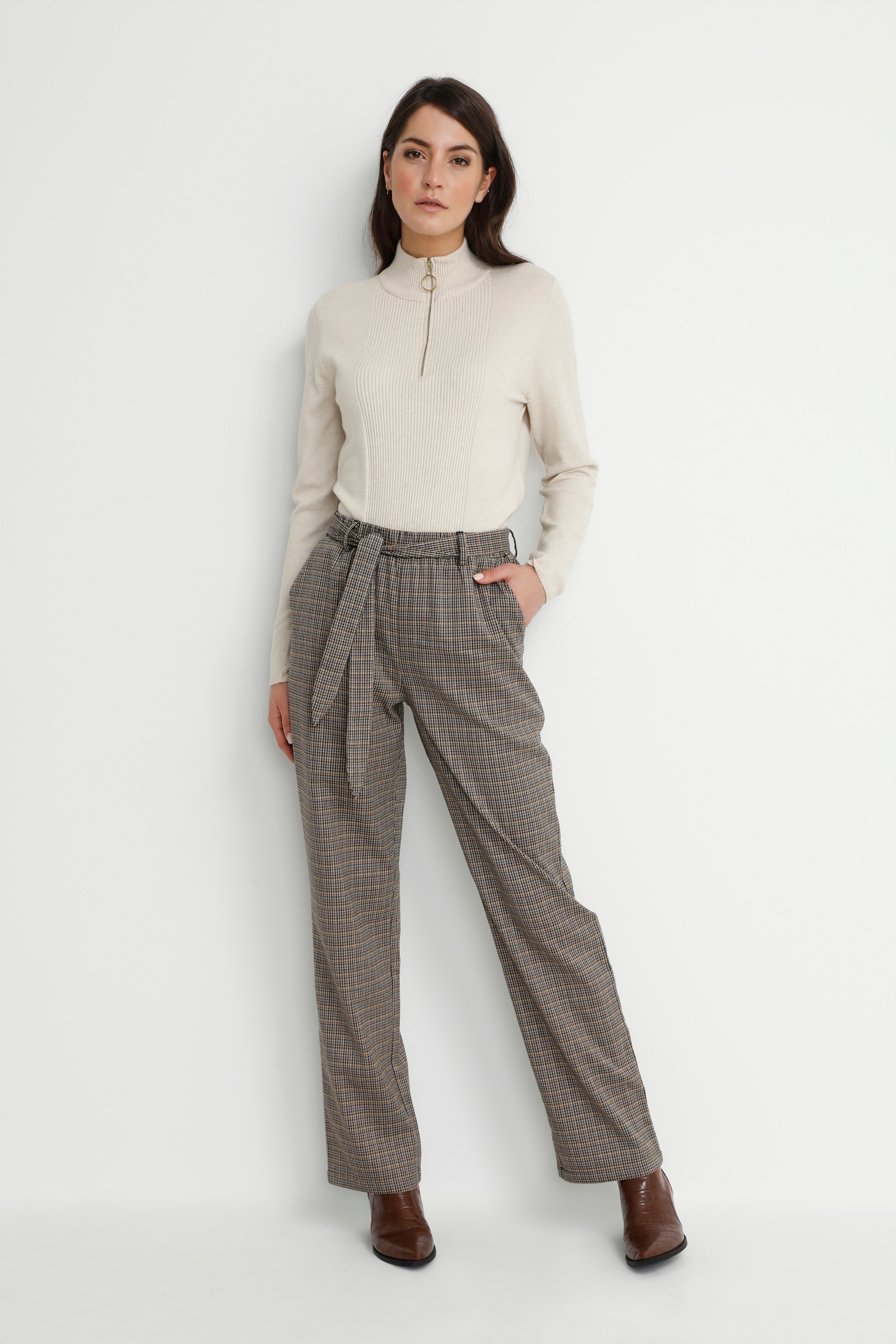CRChekia Trousers LOOKBOOK FRONT 10610557-103300