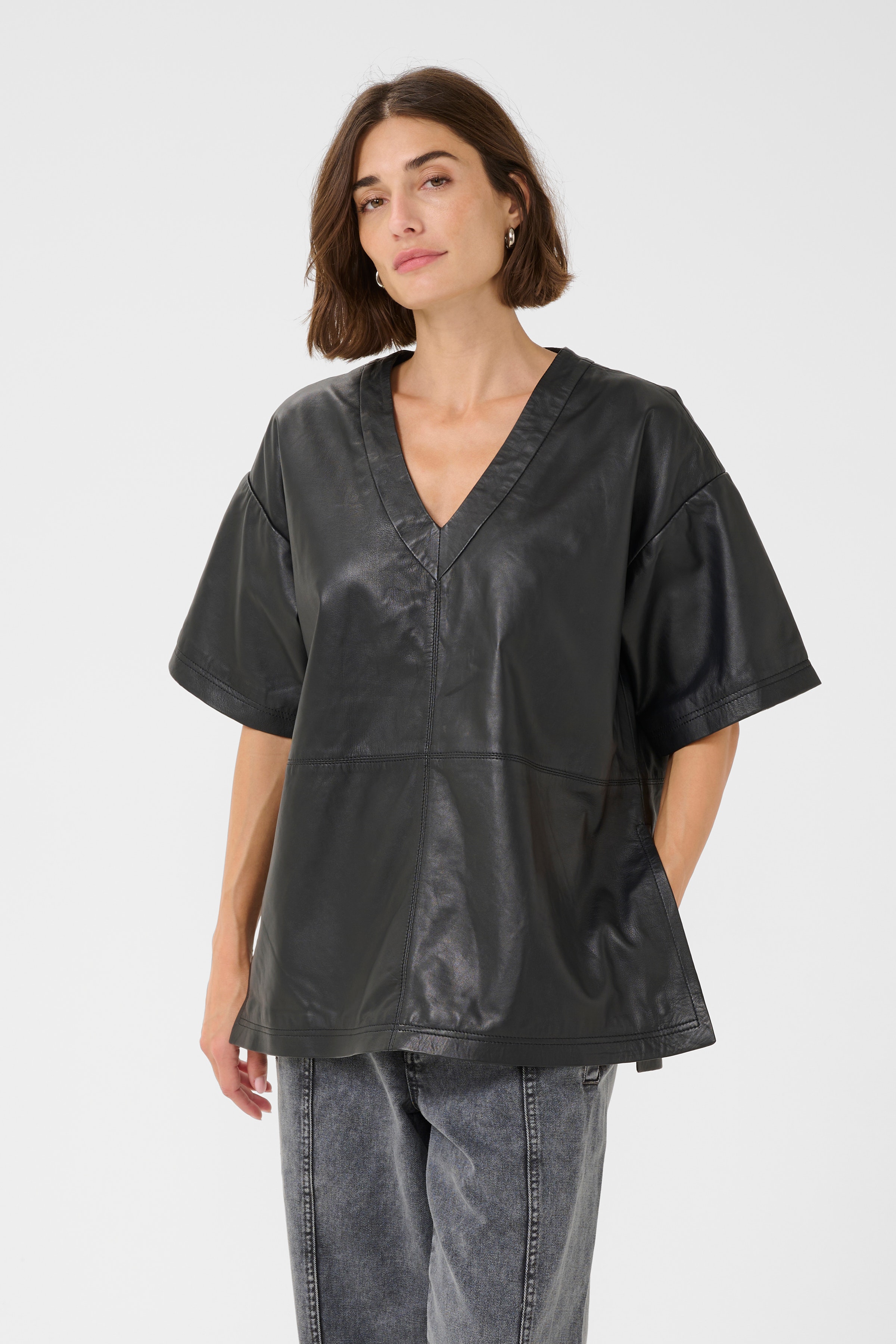 CUatam Leren blouse LOOKBOOK FRONT 50112121-500012