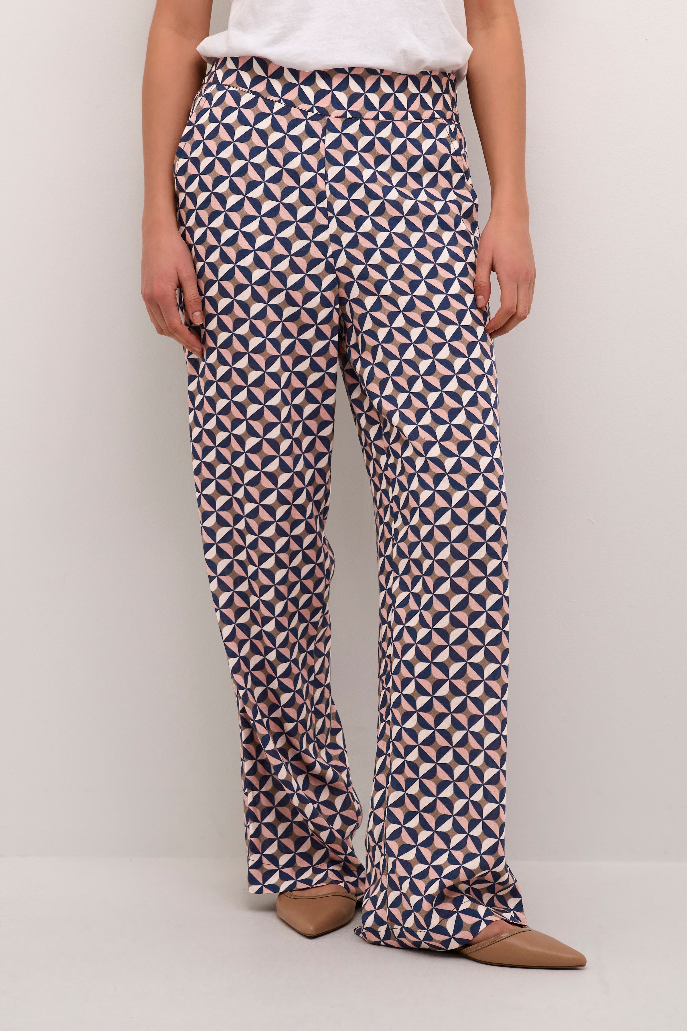 BPharriet Hose LOOKBOOK FRONT 10590668-105842B