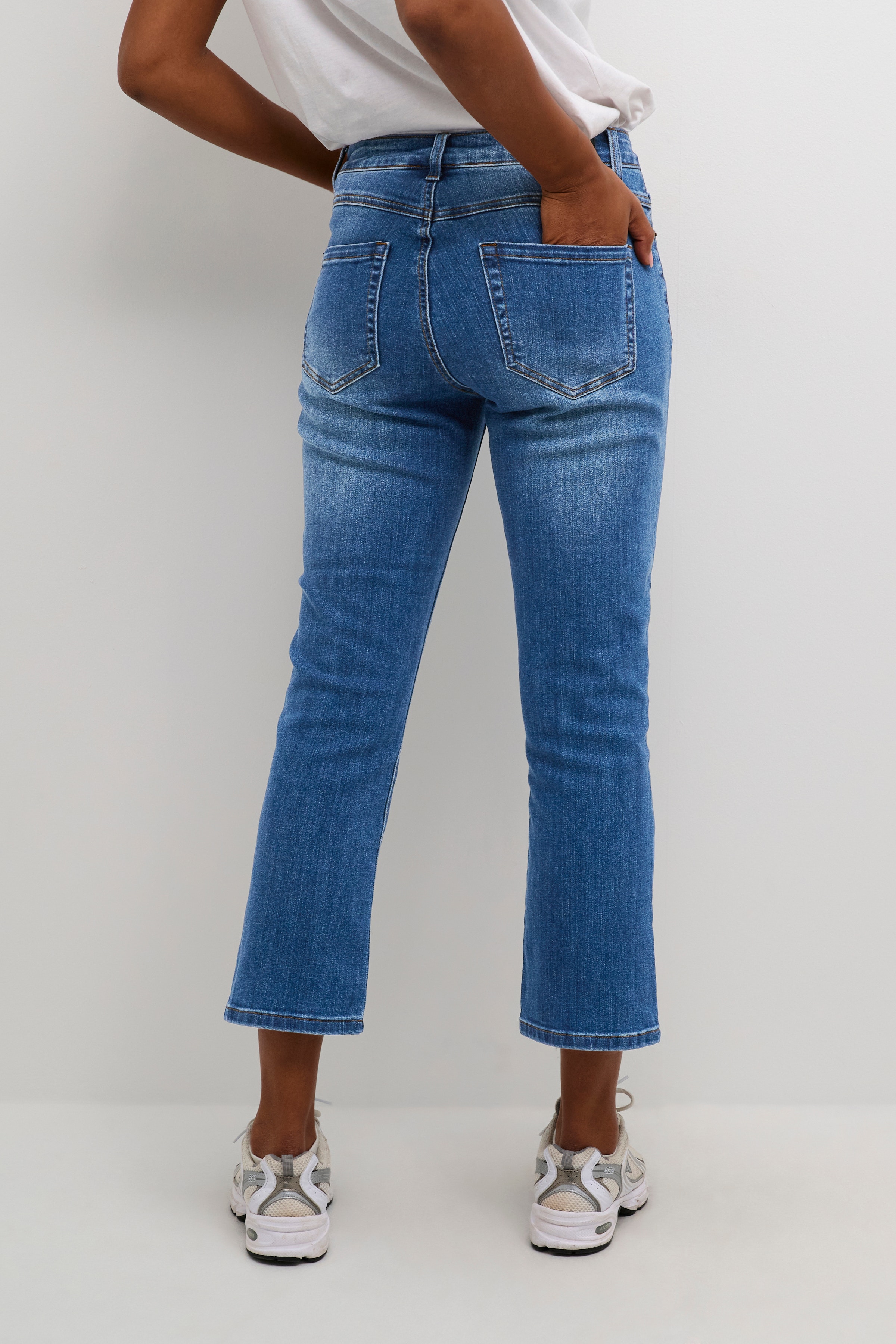 KAsinem Cropped Jeans LOOKBOOK FRONT 10506133-102272