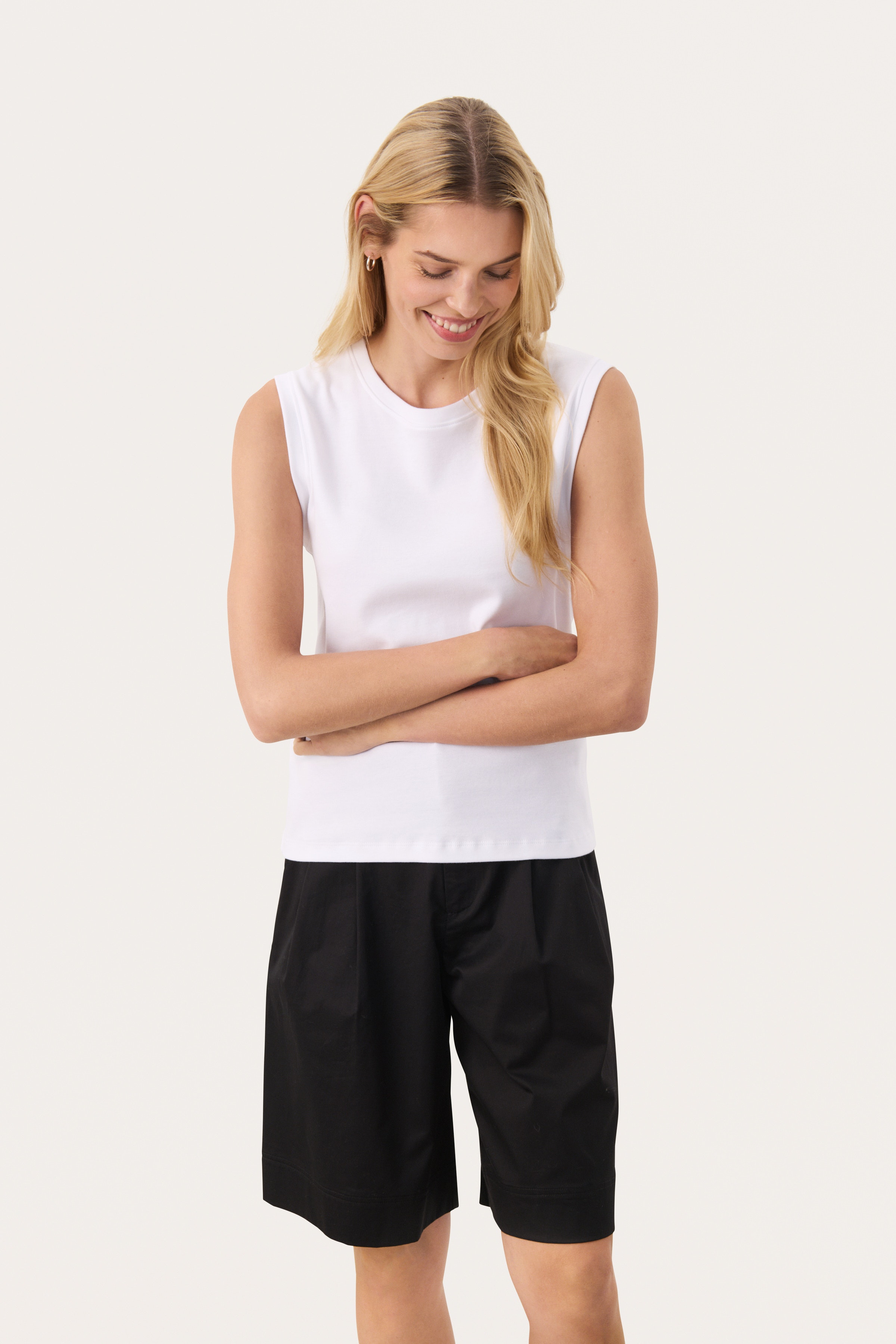 RowenaPW Top LOOKBOOK FRONT 30309658-110601