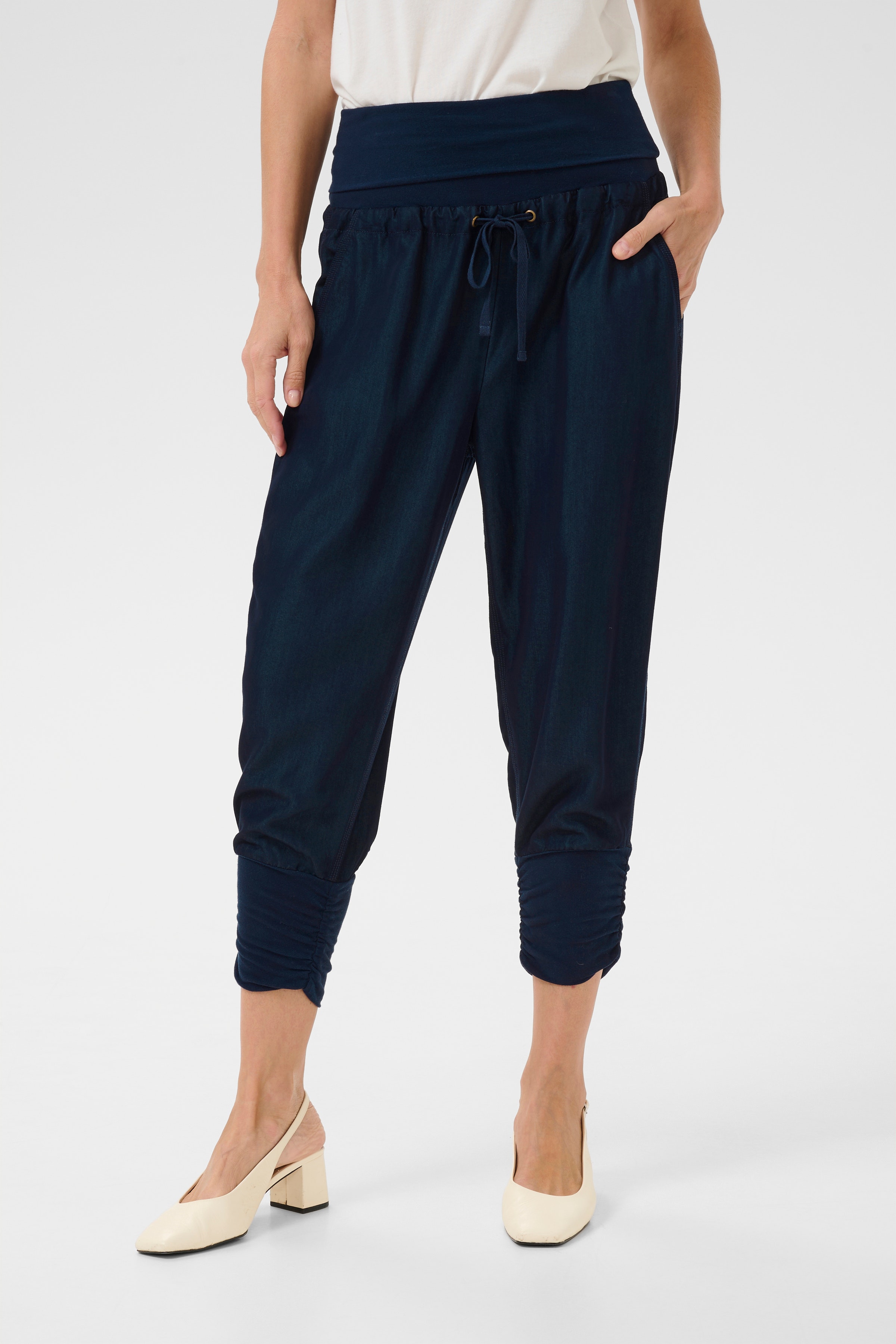 Line Trousers LOOKBOOK FRONT 10604697-193923