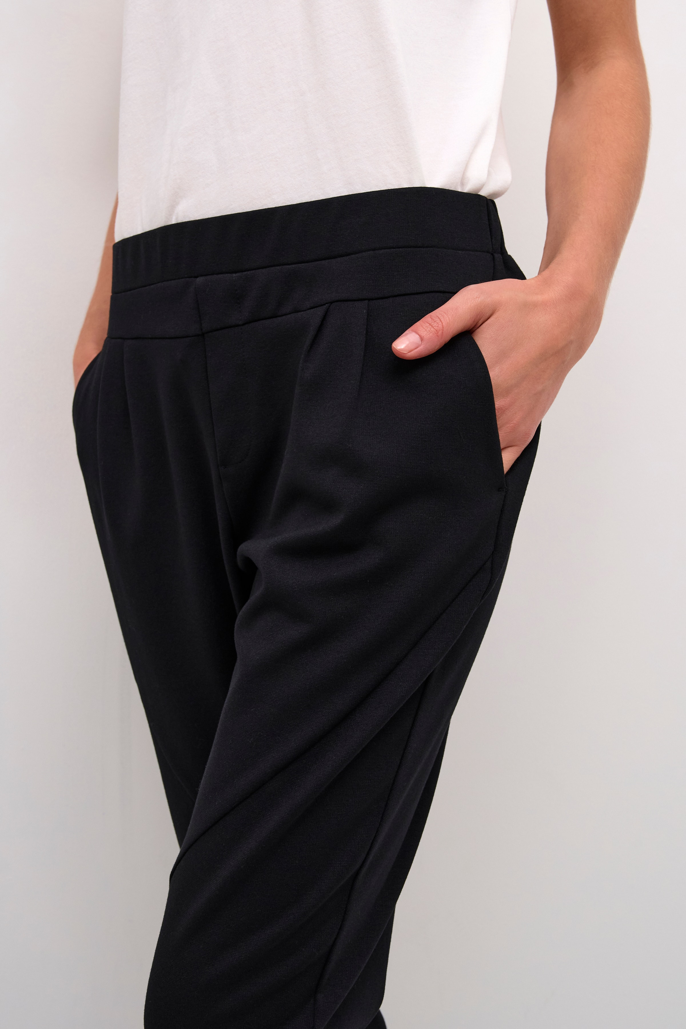 CRAnett Pants

 LOOKBOOK DETAIL 10604411-100120