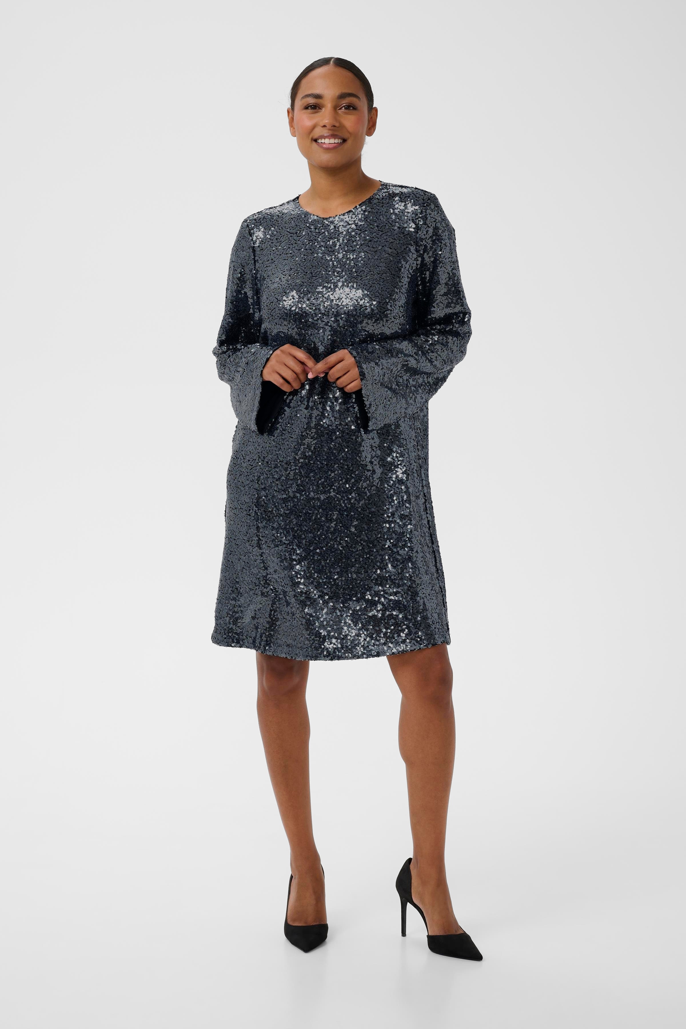 KAlau Kjole LOOKBOOK FRONT 10510995-108670