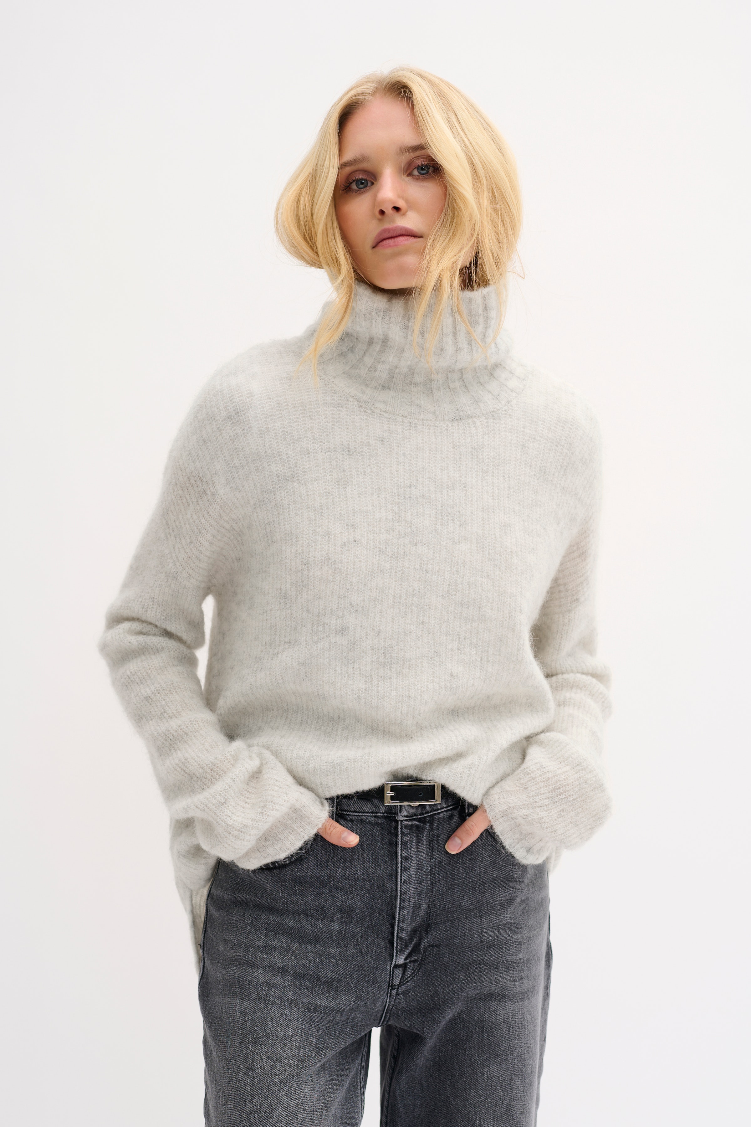 11 THE KNIT ROLLNECK LOOKBOOK FRONT 10703605-100378