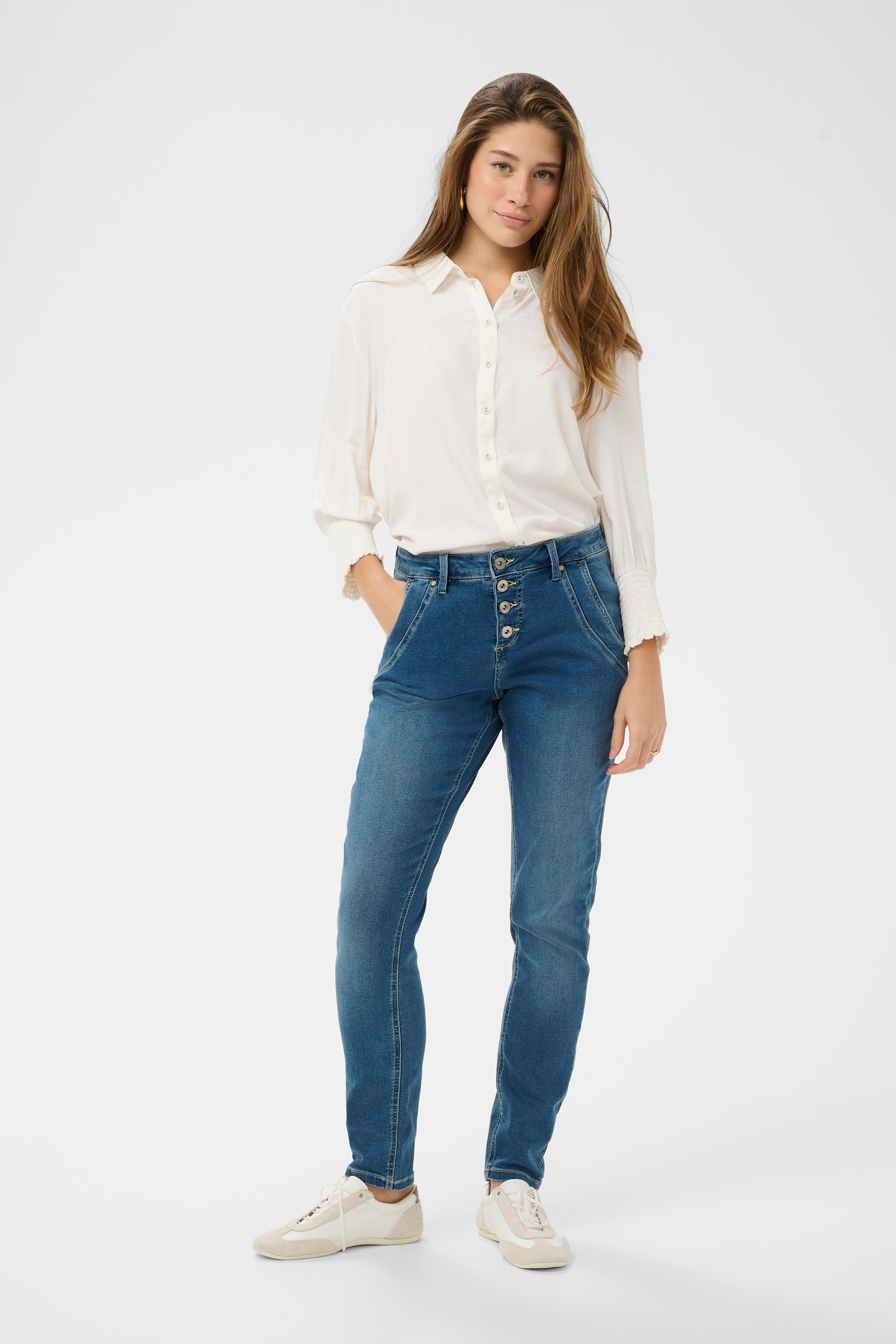 CRSandy Jeans LOOKBOOK FRONT 10610602-102572