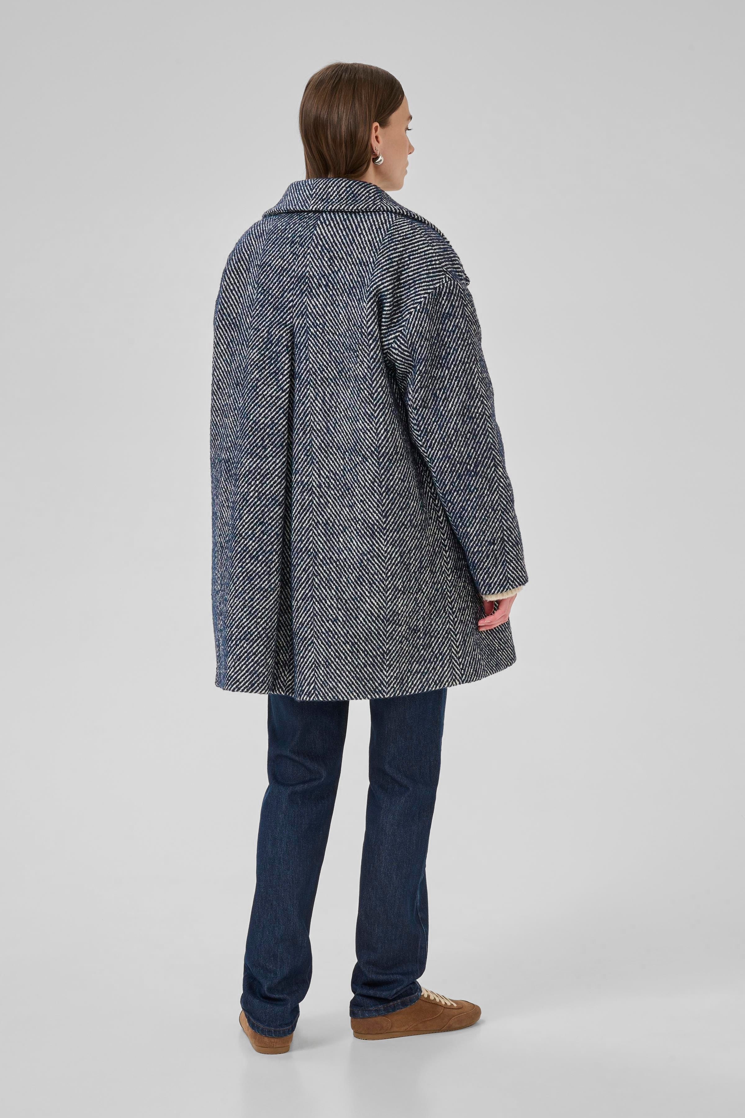 MAggieMW Mantel LOOKBOOK BACK 10705190-108110