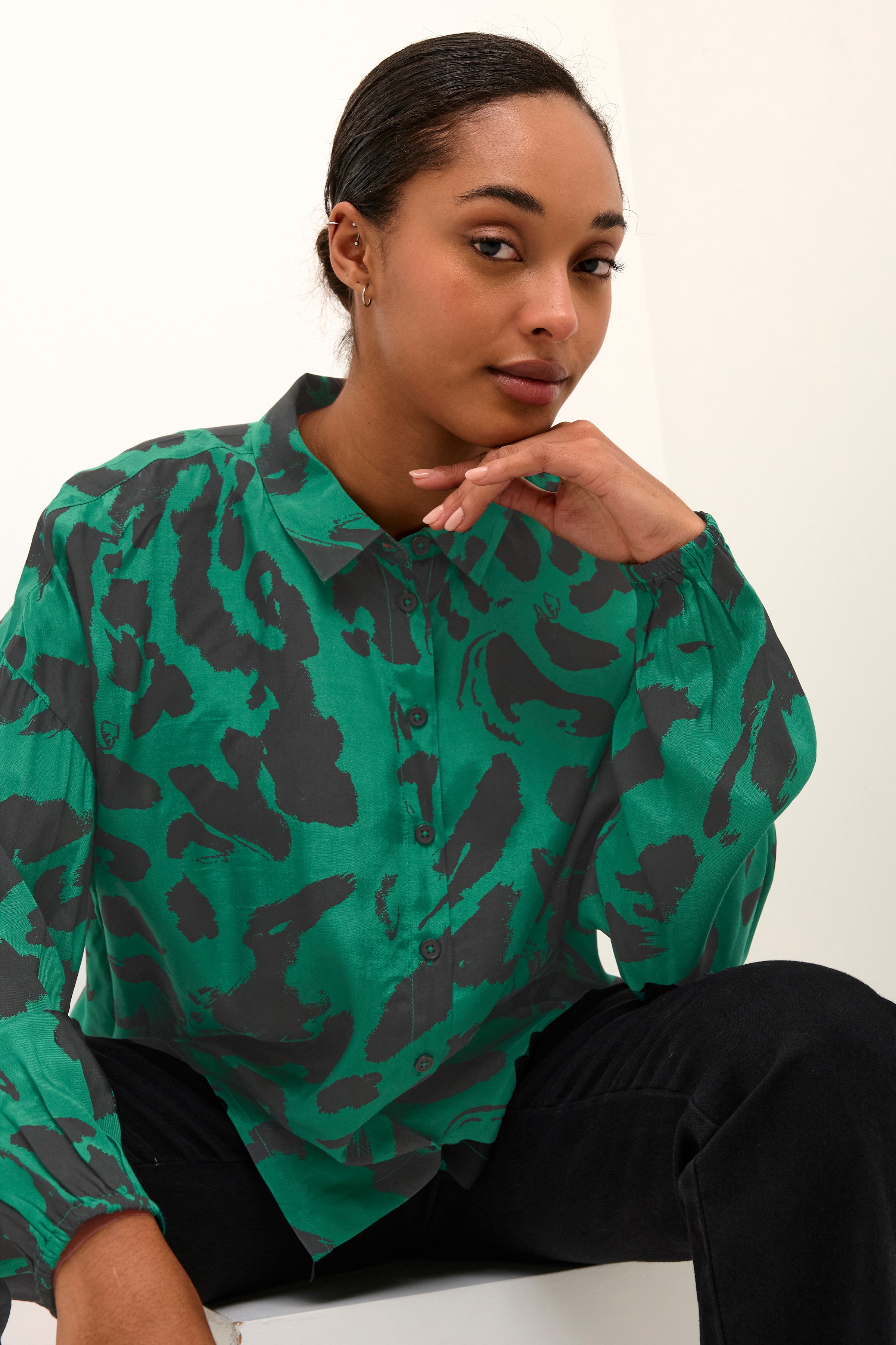 KApollie Shirt LOOKBOOK DETAIL 10507800-104757