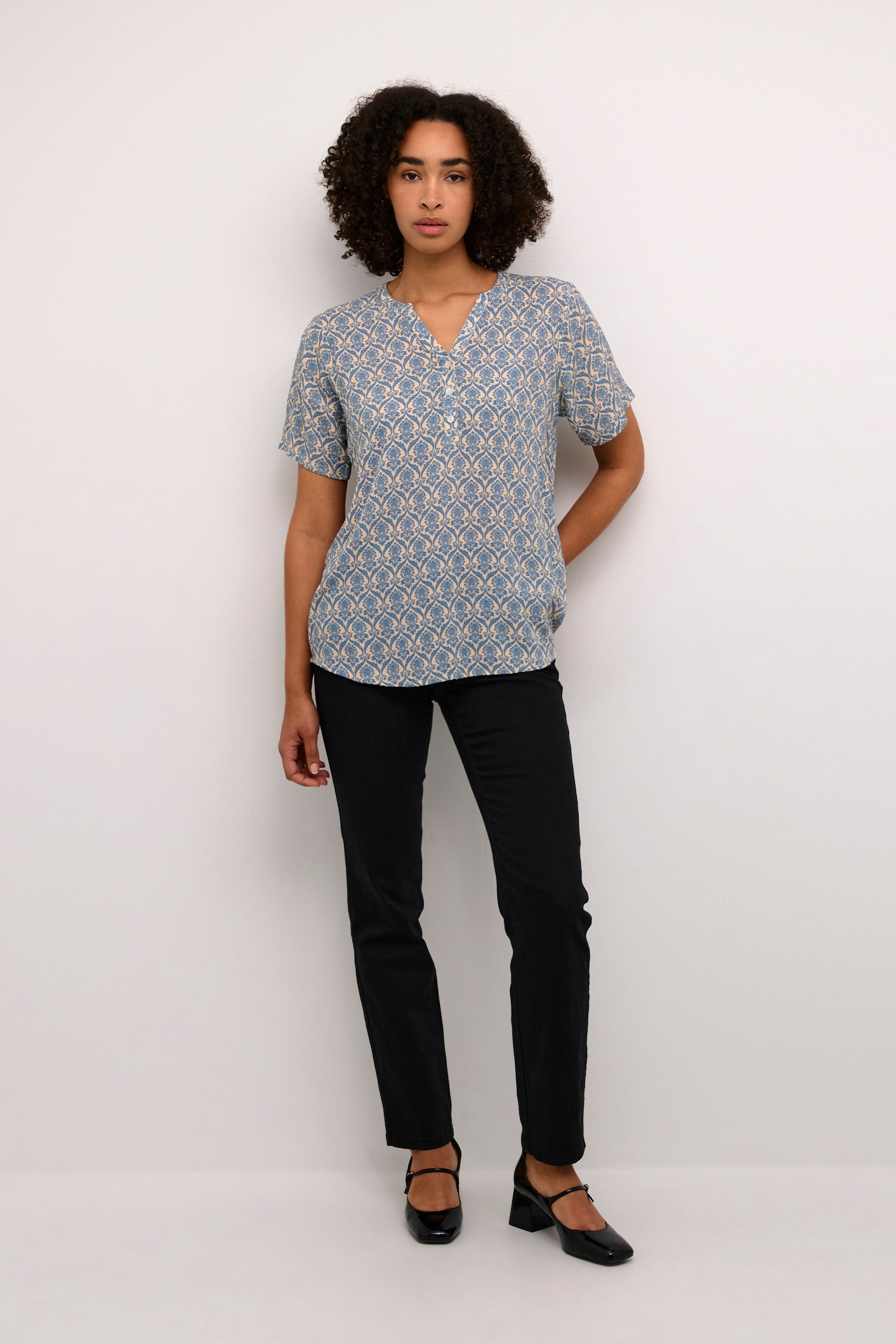 Blouse with short sleeve LOOKBOOK FRONT 10551375-106954