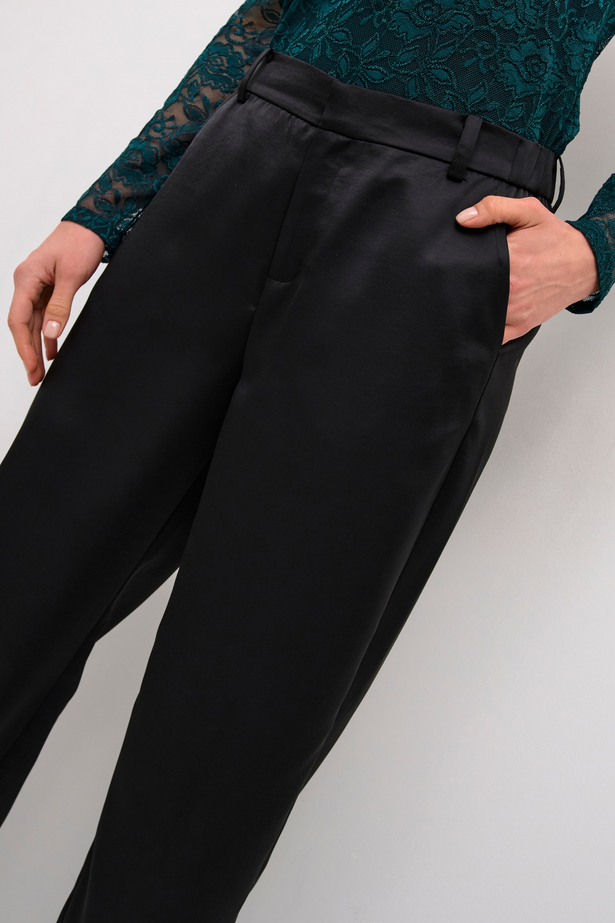 CRCocamia Trousers LOOKBOOK DETAIL 10612012-100120