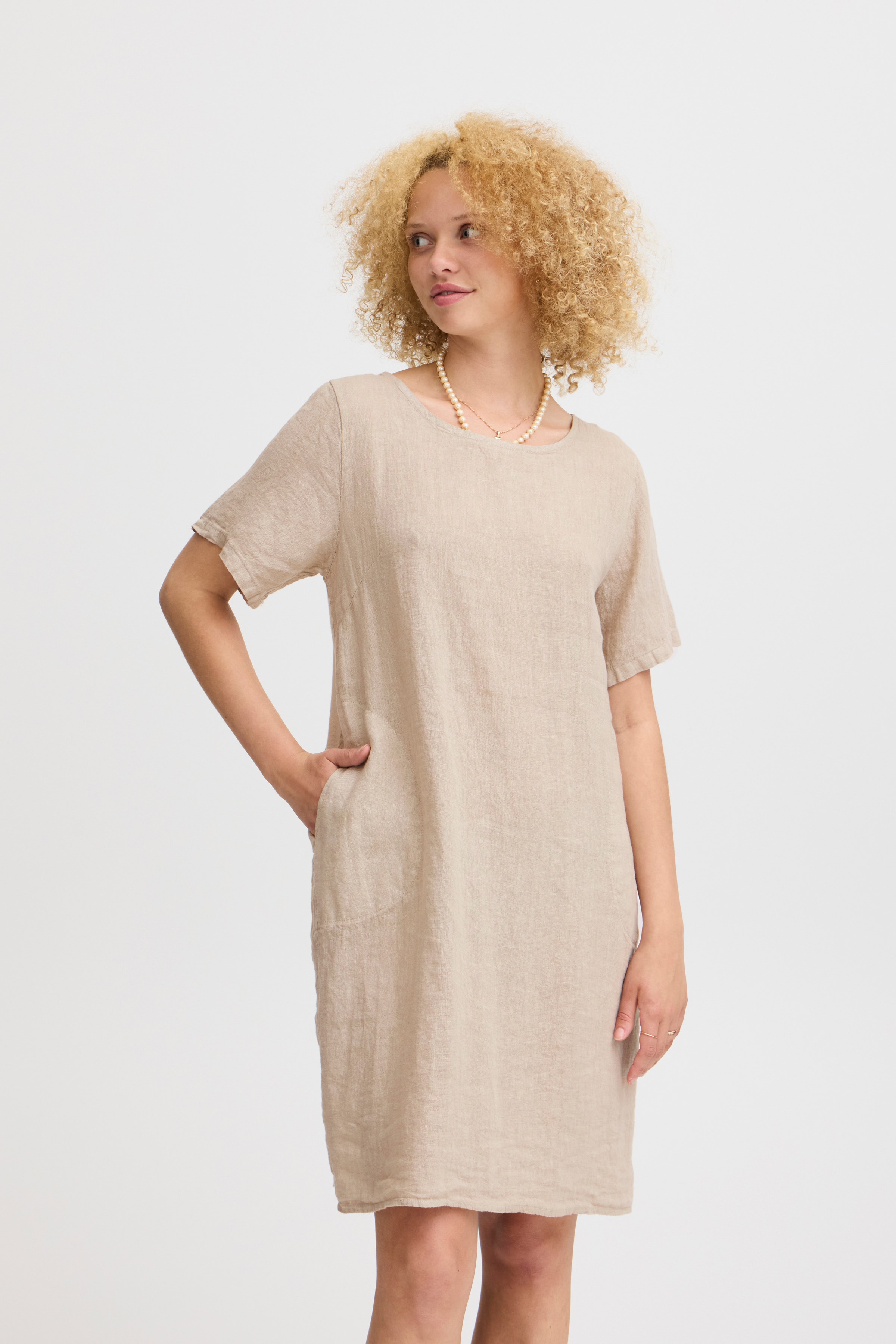 Kjole LOOKBOOK FRONT 22100649-130907