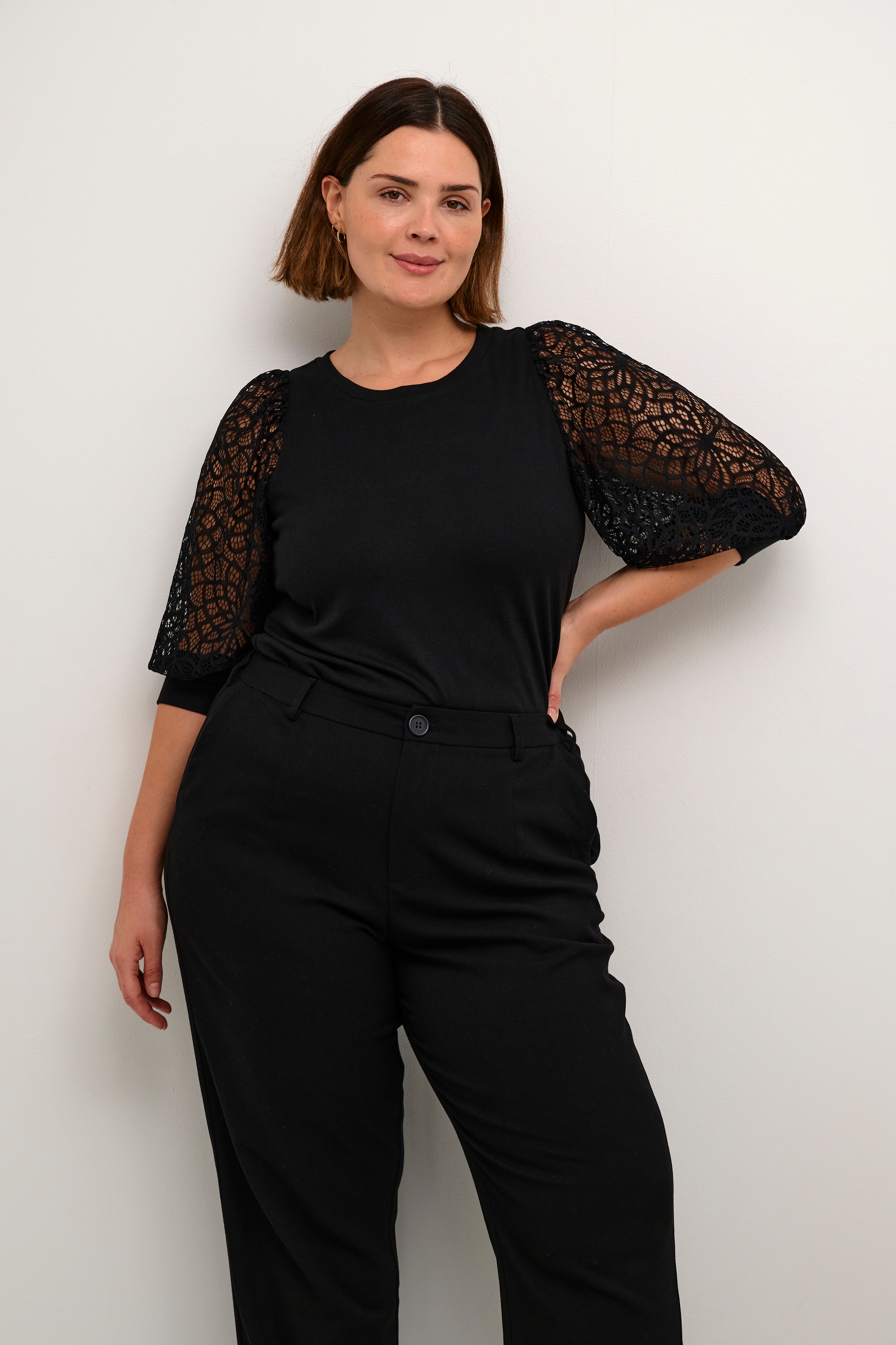 KCbella T-Shirt LOOKBOOK FRONT 10581899-100121