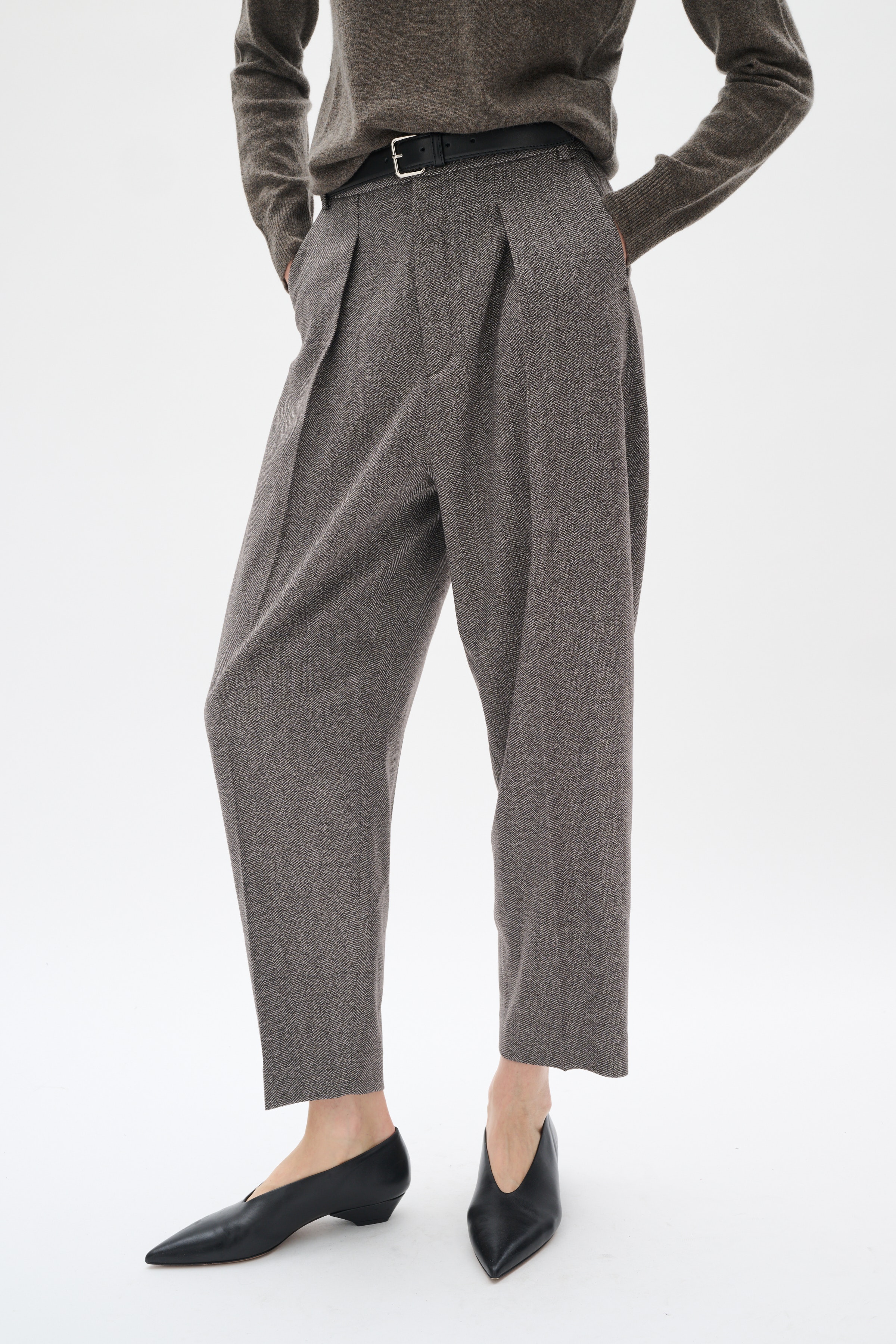 KahlaIW Pleated Trousers LOOKBOOK FRONT 30109734-191518