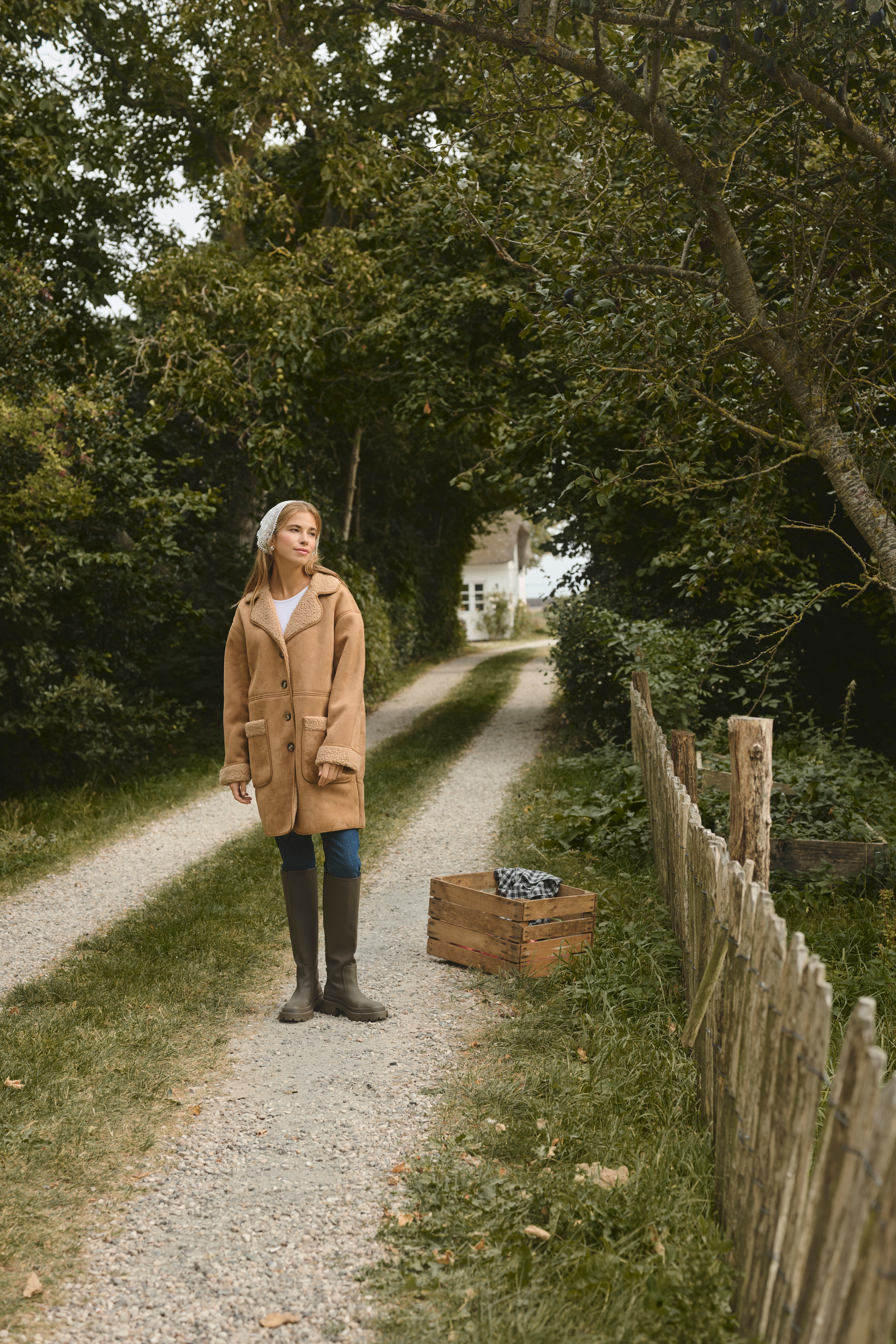 KAmarlie Mantel LOCATION NONE 10510281-181029