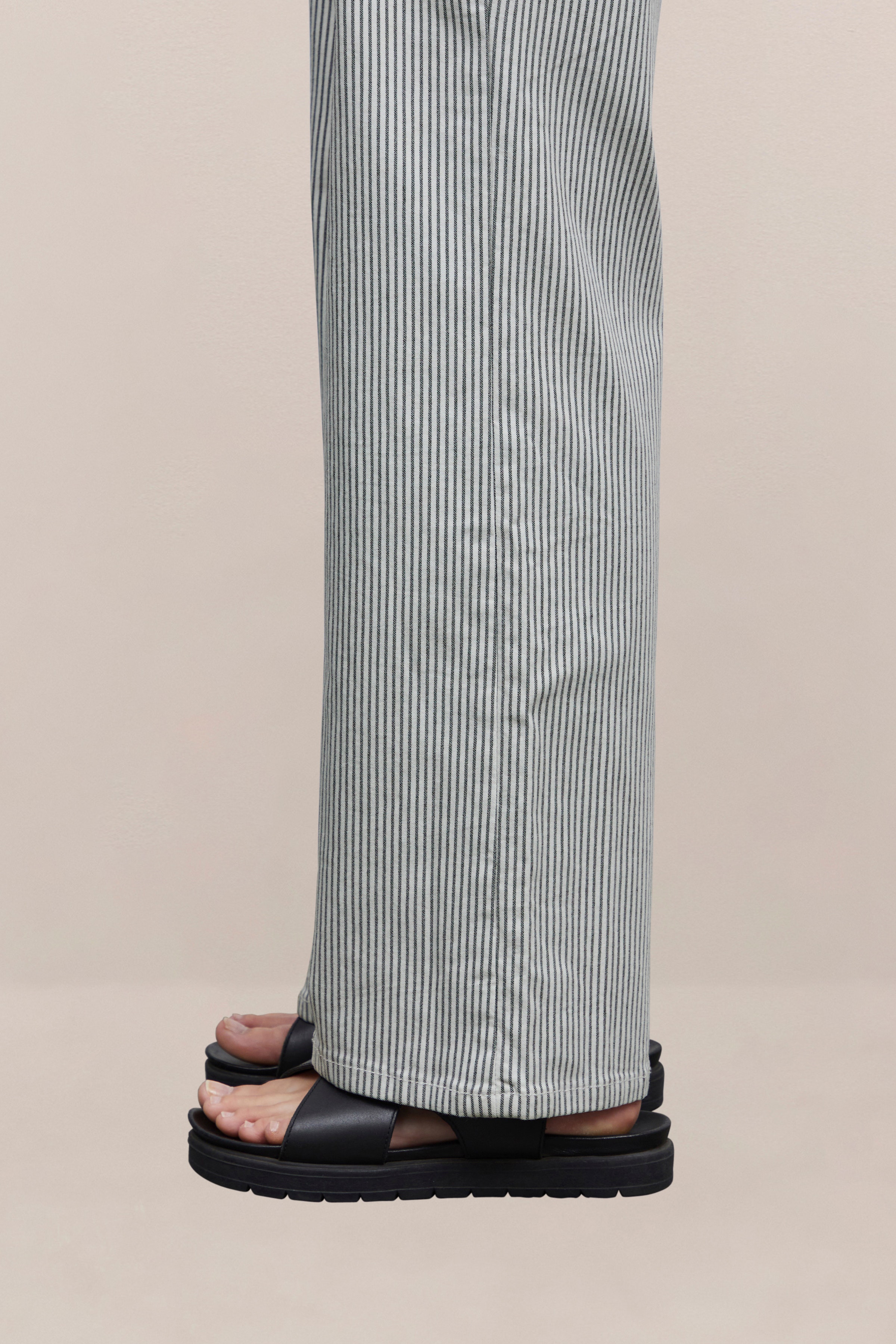 SBSTRIBEY Trousers LOOKBOOK DETAIL 22100149-110105