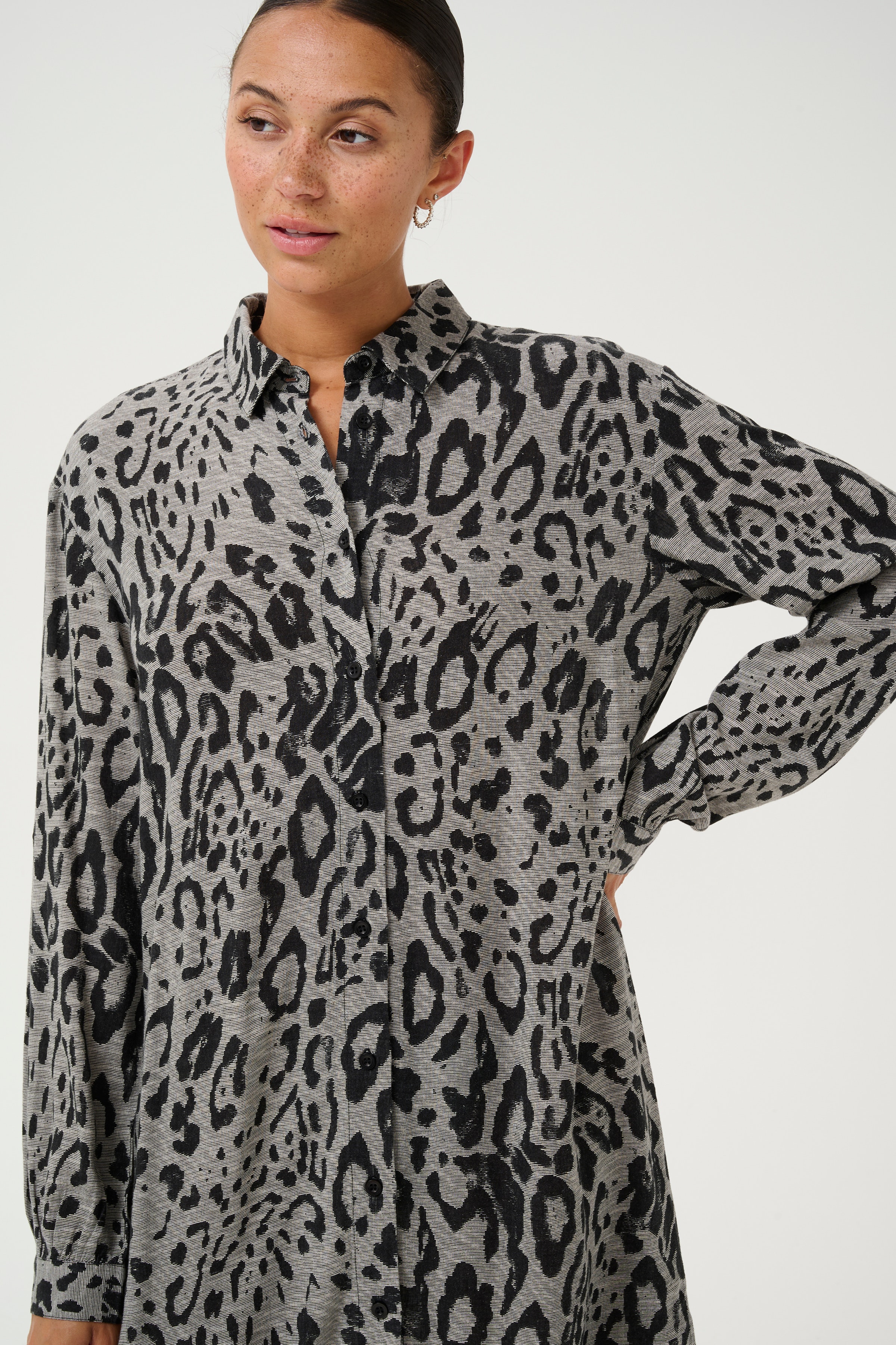 KAmilia Lin skjorte LOOKBOOK DETAIL 10508311-107126