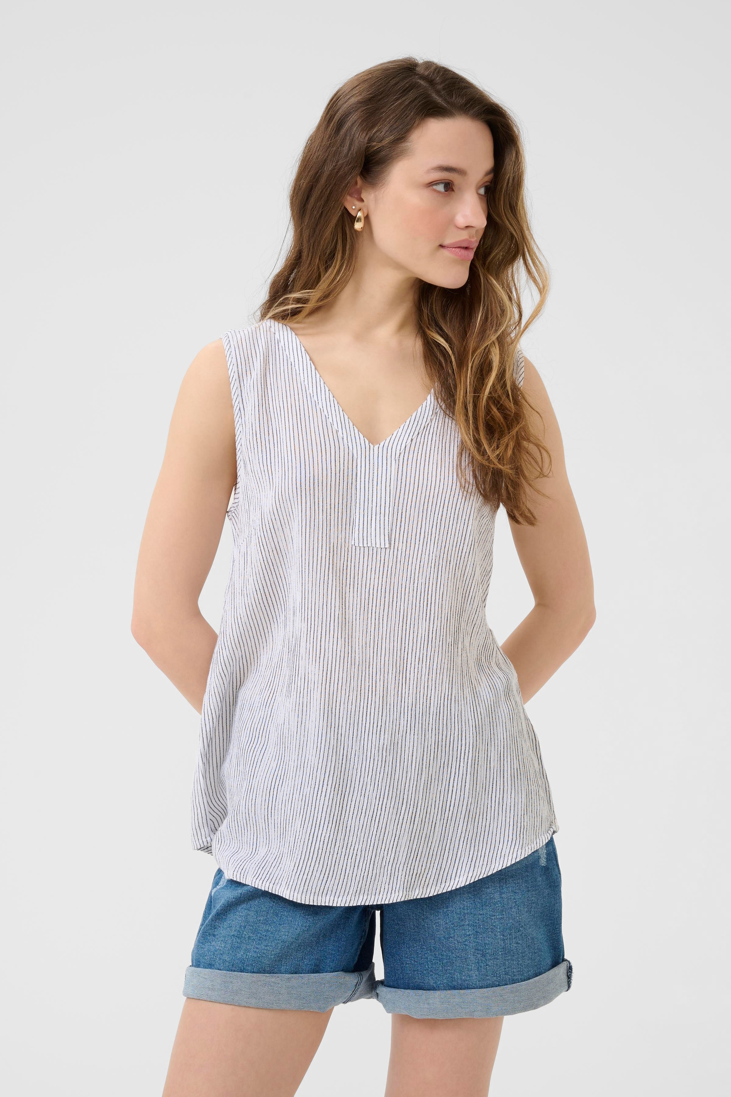 Amber Blouse LOOKBOOK FRONT 10501279-50003