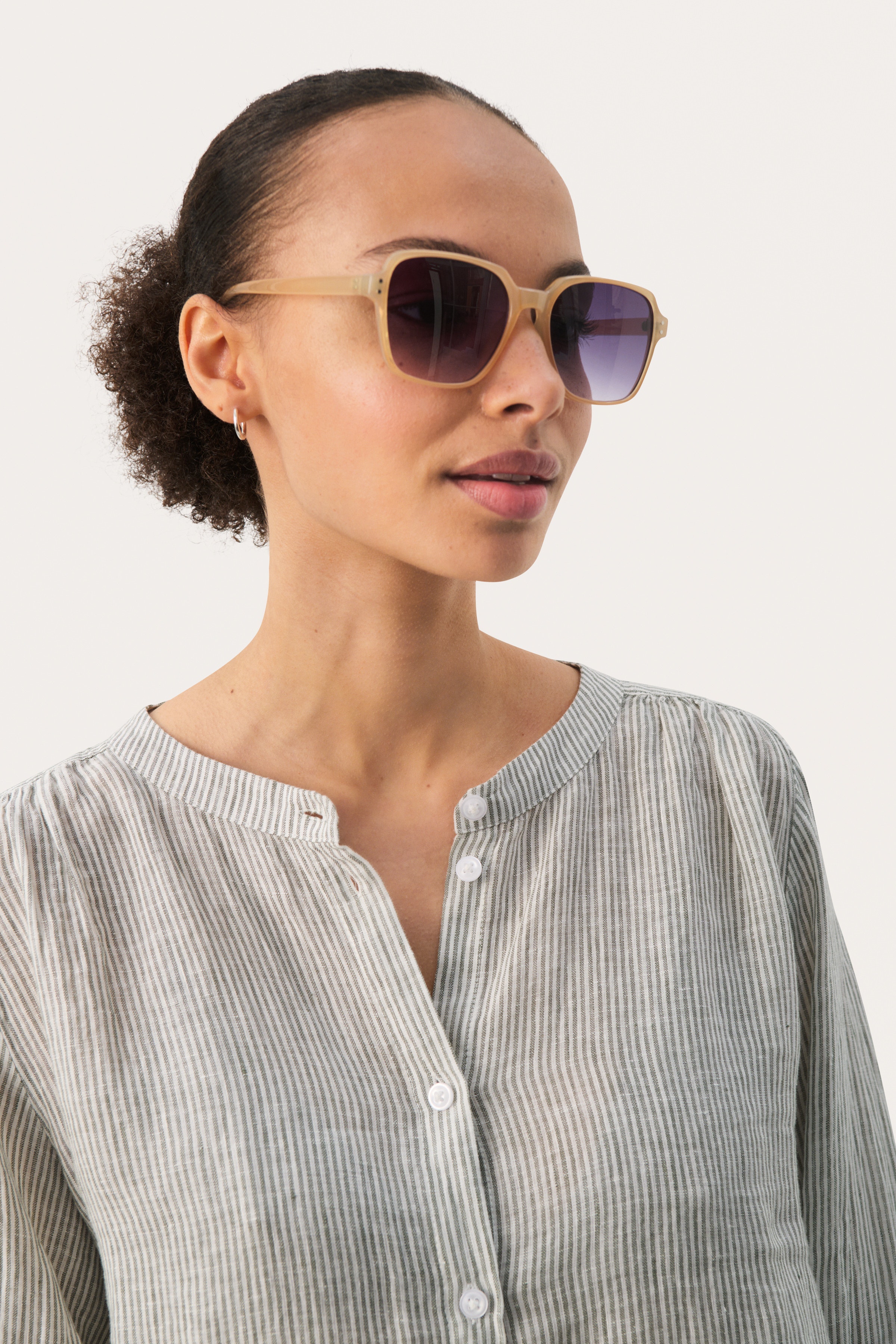 EleynaPW Sonnenbrille LOOKBOOK FRONT 30308367-151314