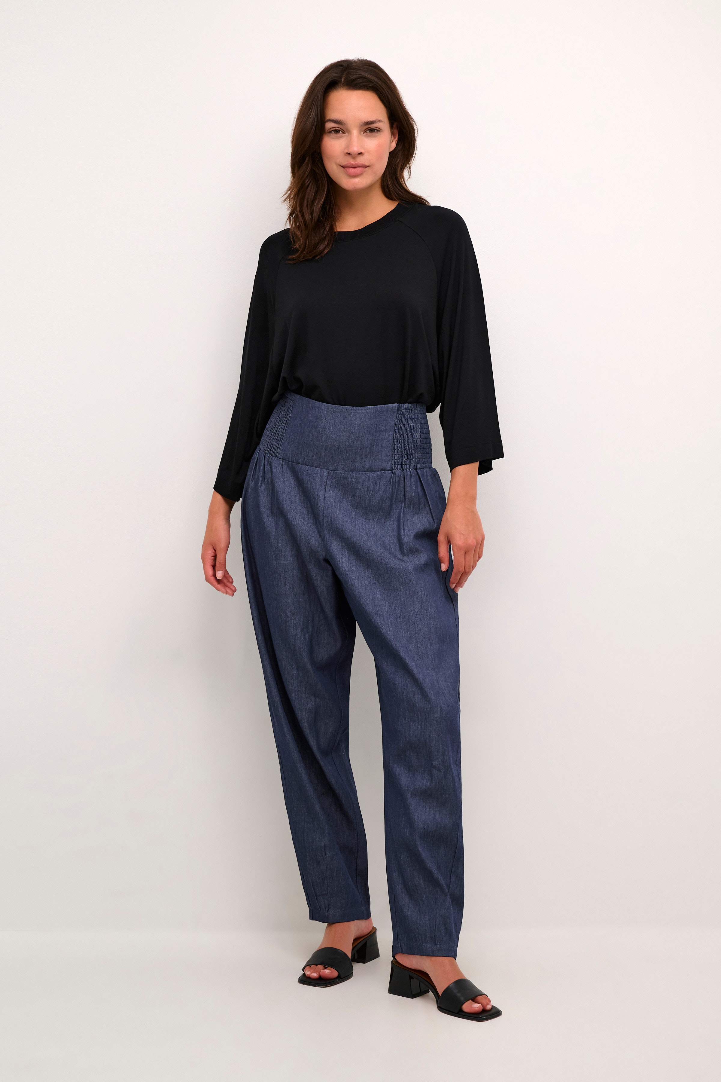 BPelicia Trousers LOOKBOOK FRONT 10590734-107175B