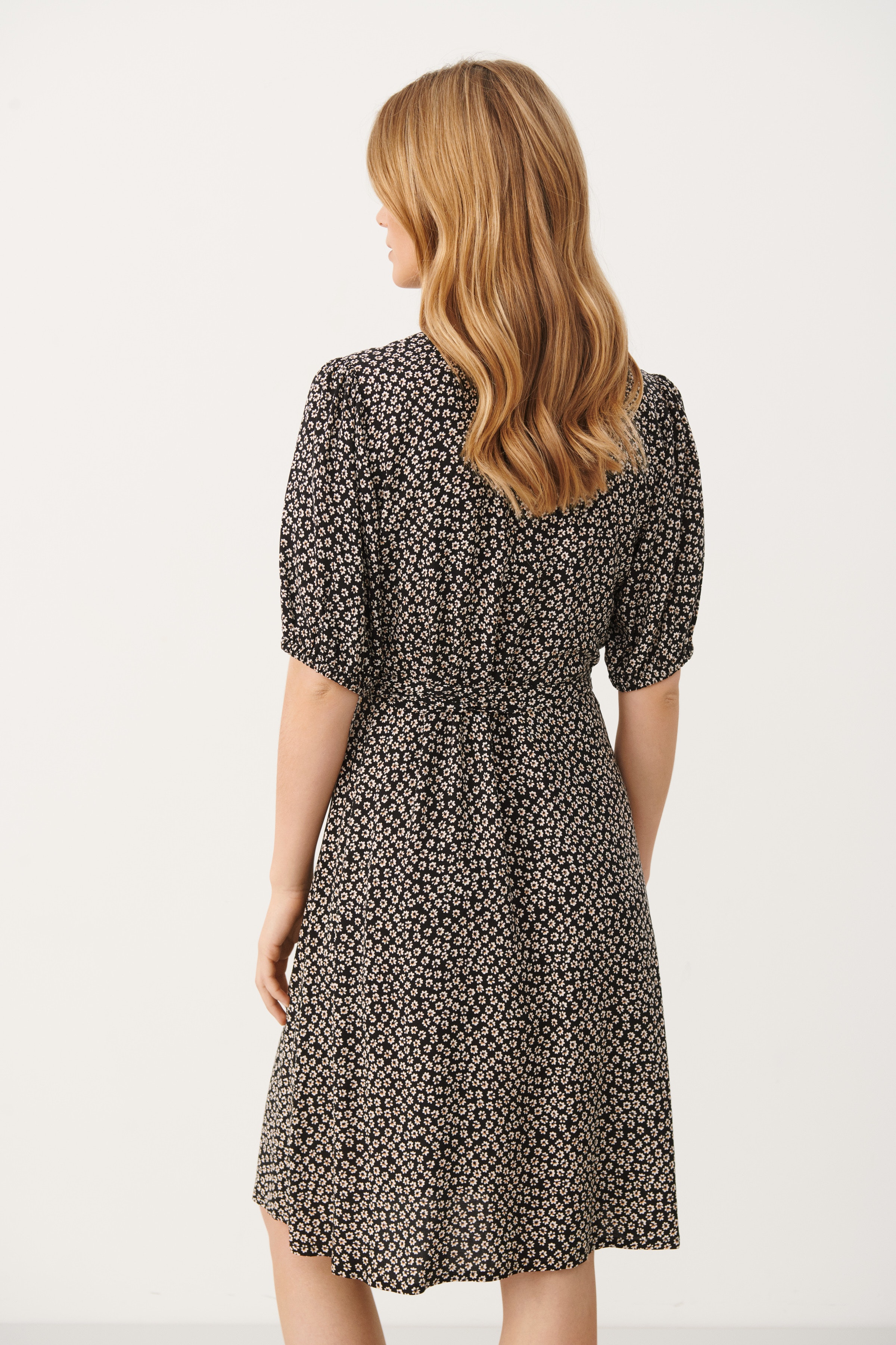 JeannePW Kleid LOOKBOOK BACK 30306146-300848