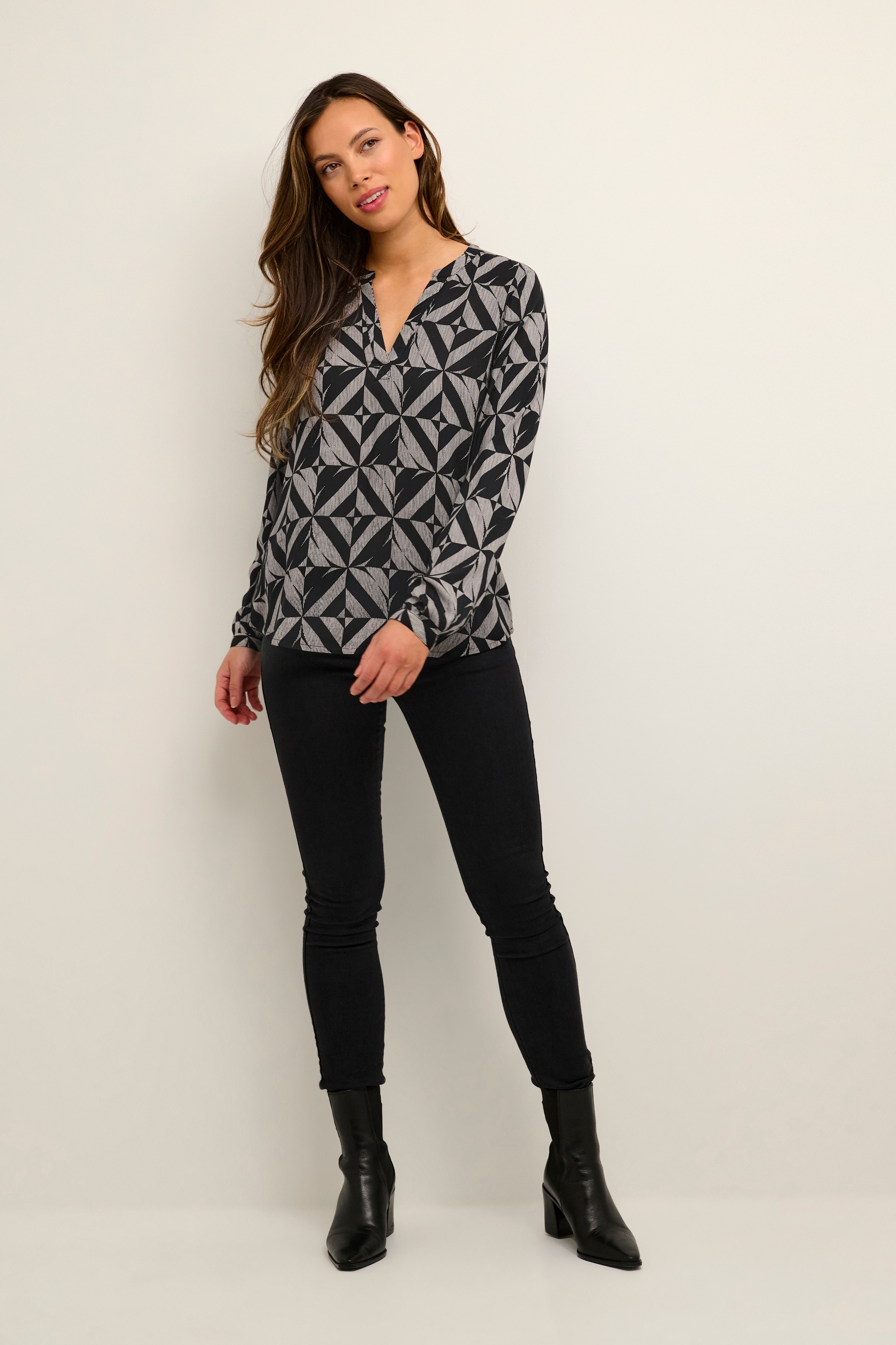 KAmillik Blouse LOOKBOOK FRONT 10507065-103614