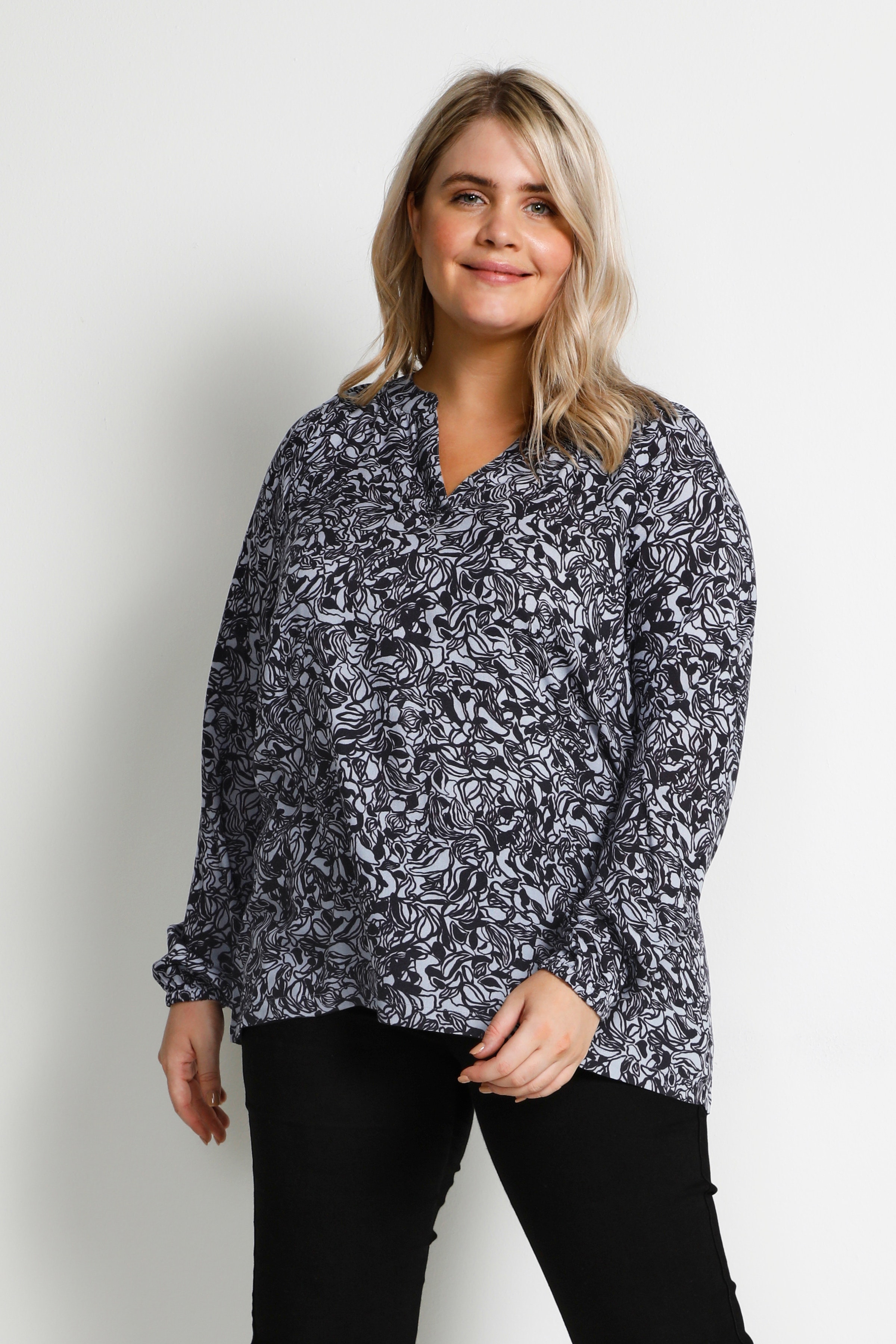 KCburma Blouse with long sleeve LOOKBOOK FRONT 10580972-103089