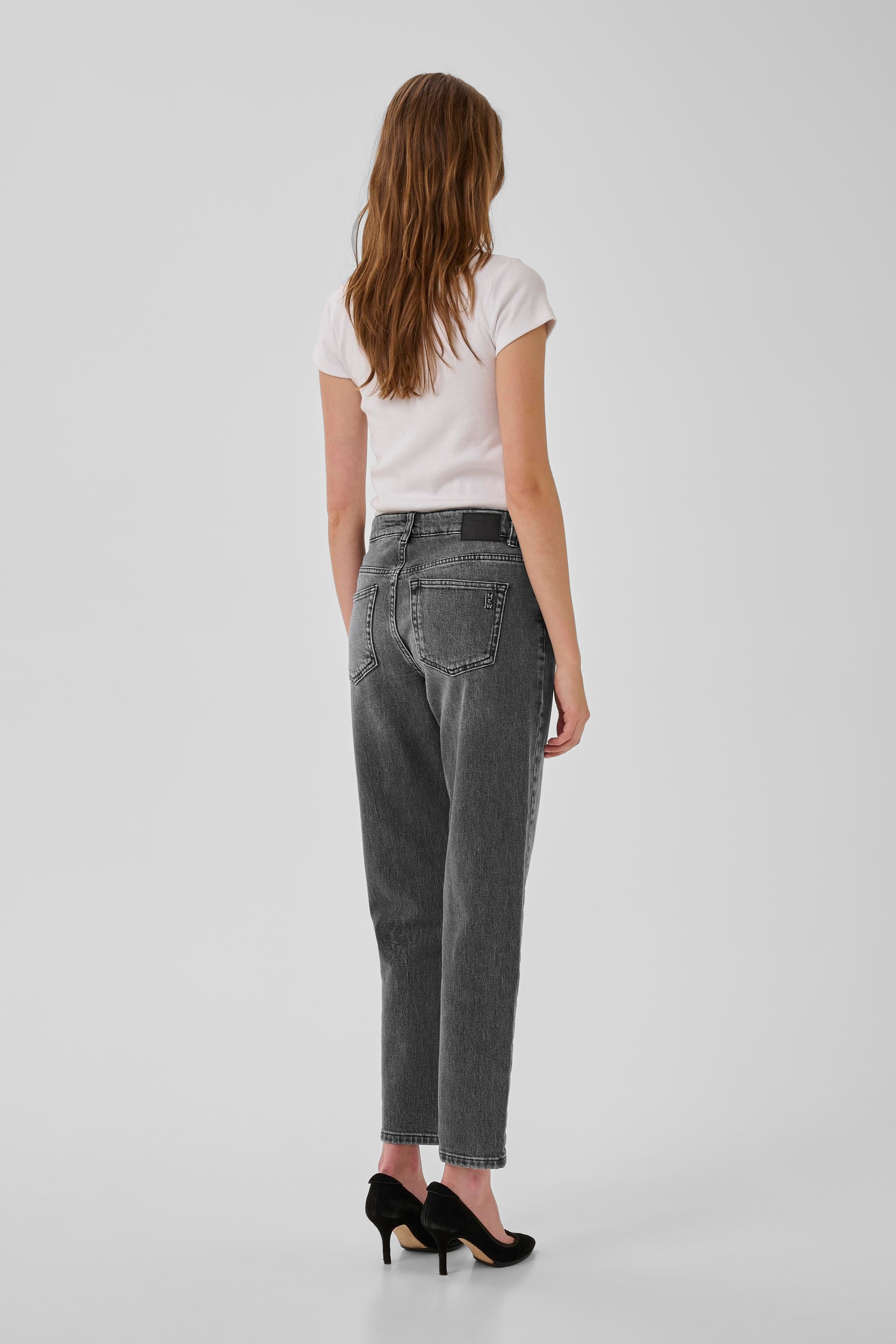 04 THE MOMMY HIGH TAPERED LOOKBOOK BACK 10704537-100087