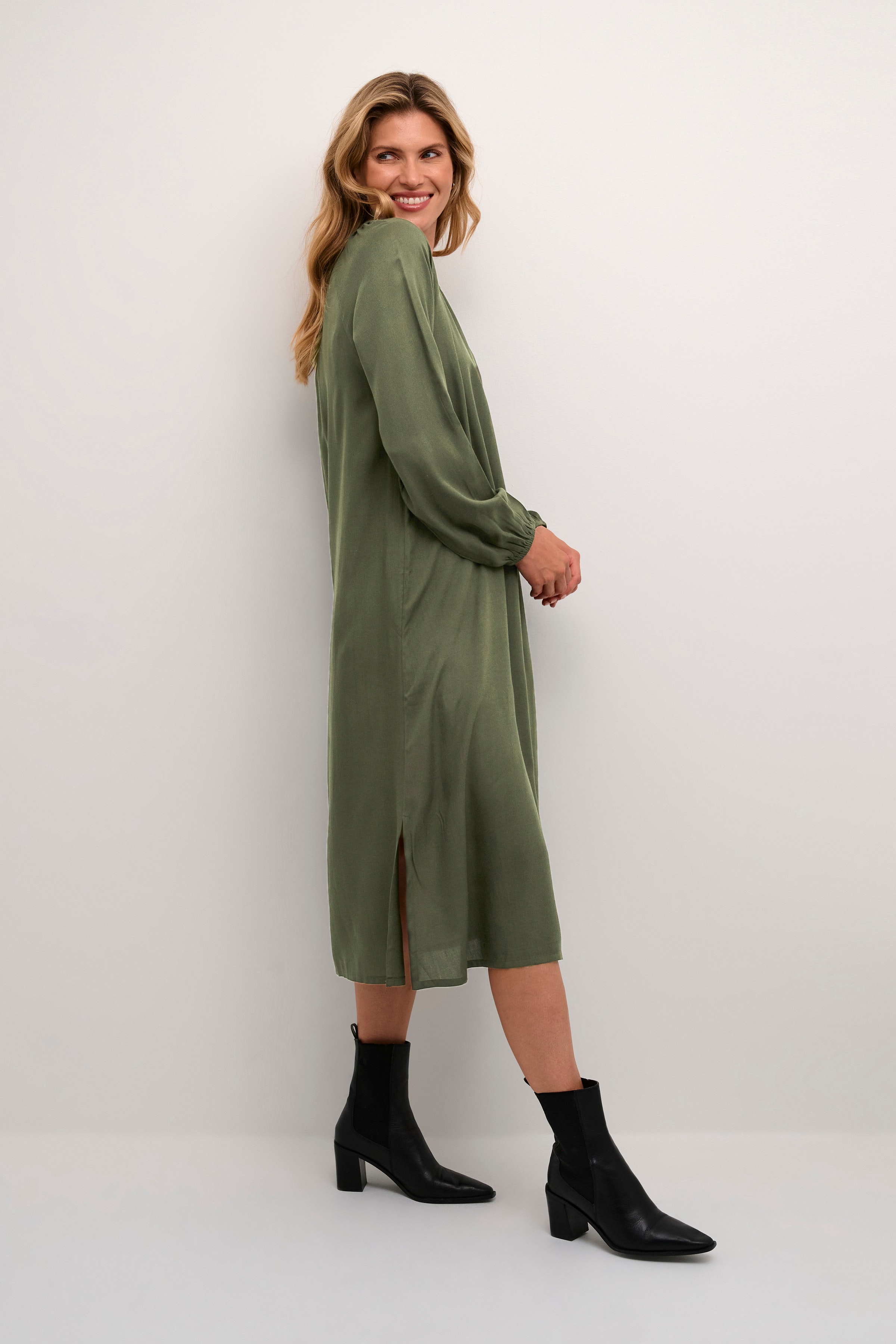 BPrilla Jurk LOOKBOOK FRONT 10590632-190511B
