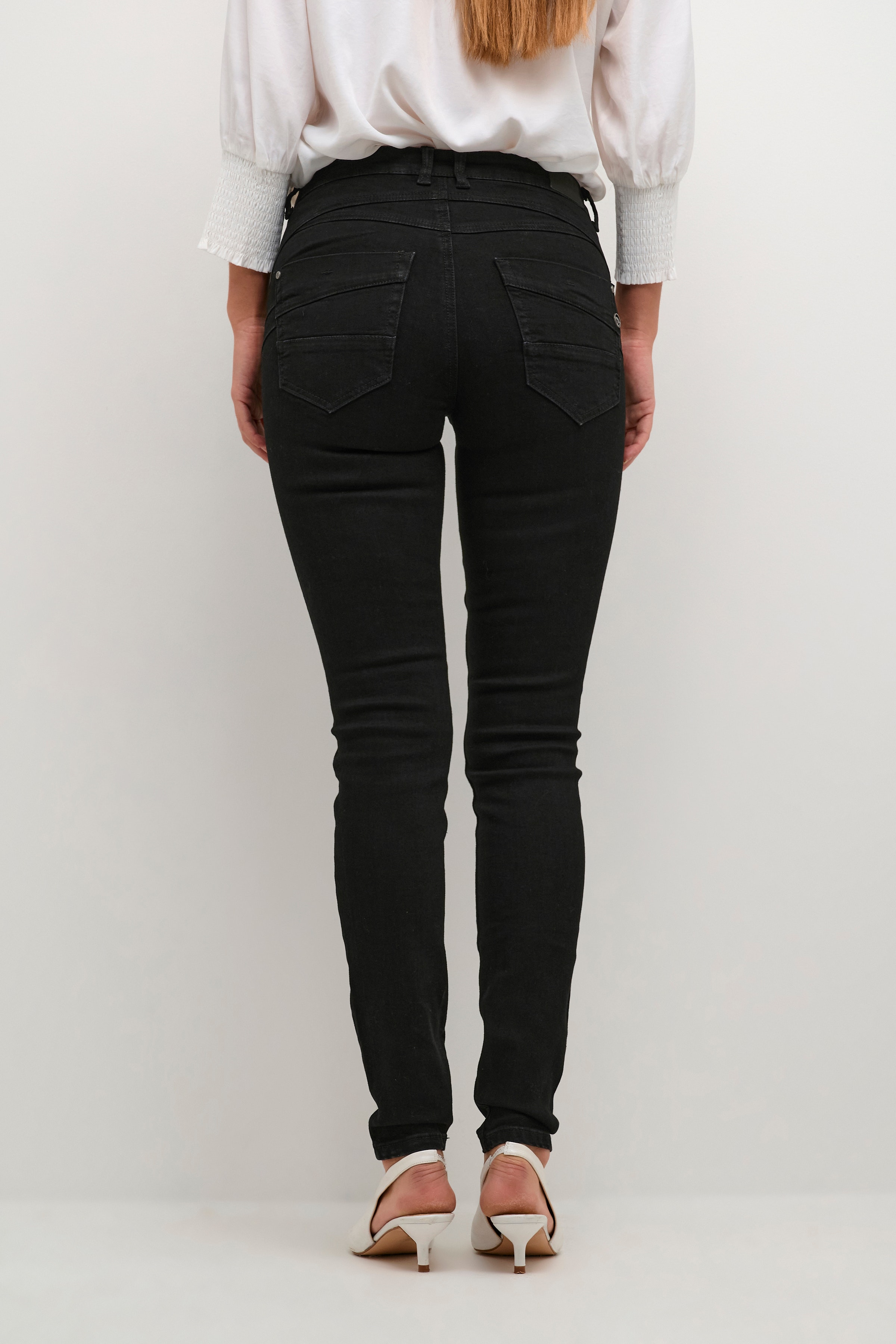 Amalie Jeans LOOKBOOK BACK 10604221-103901