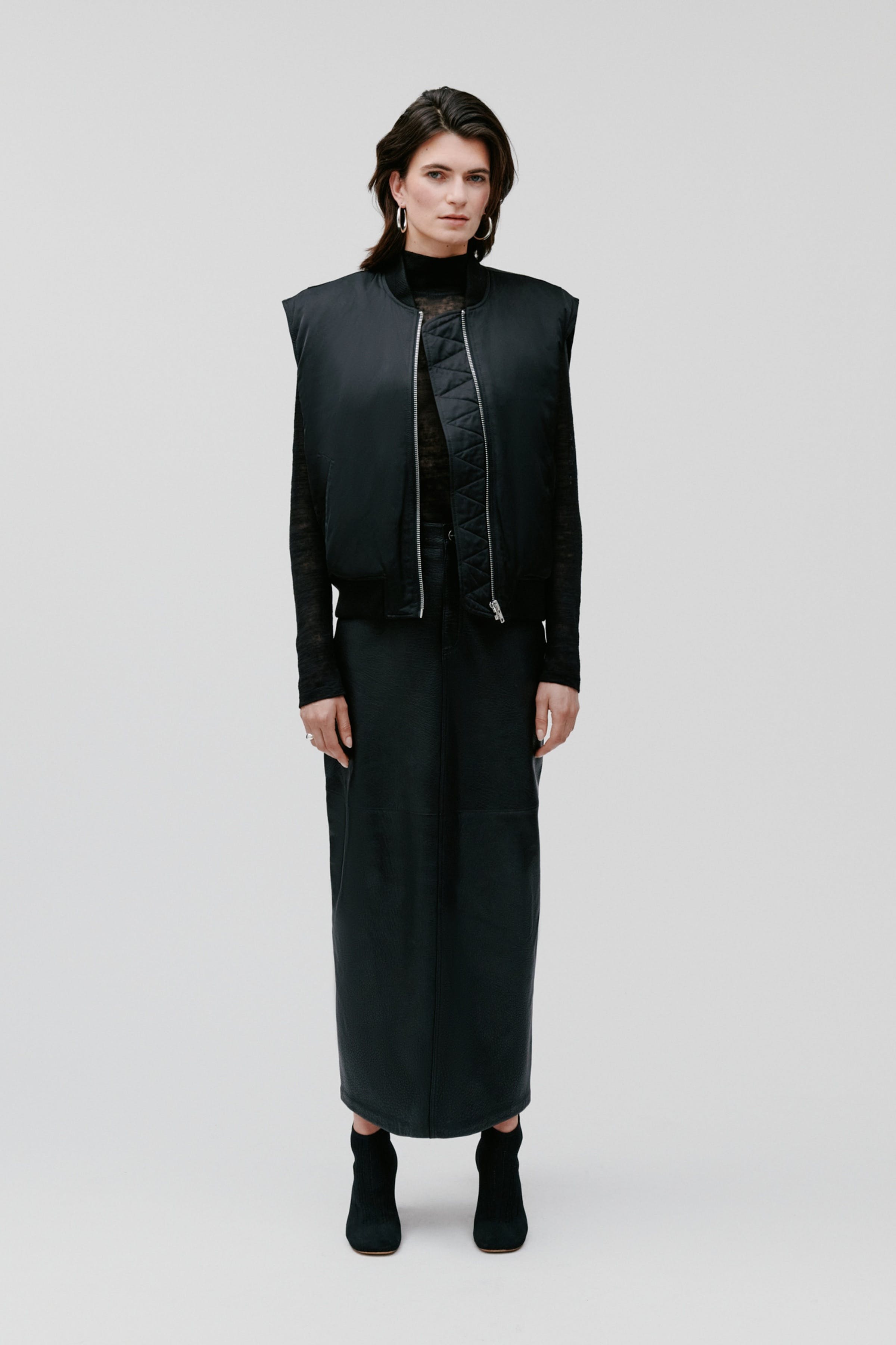 JAMILA waistcoat LOOKBOOK FRONT 30600764-BK999