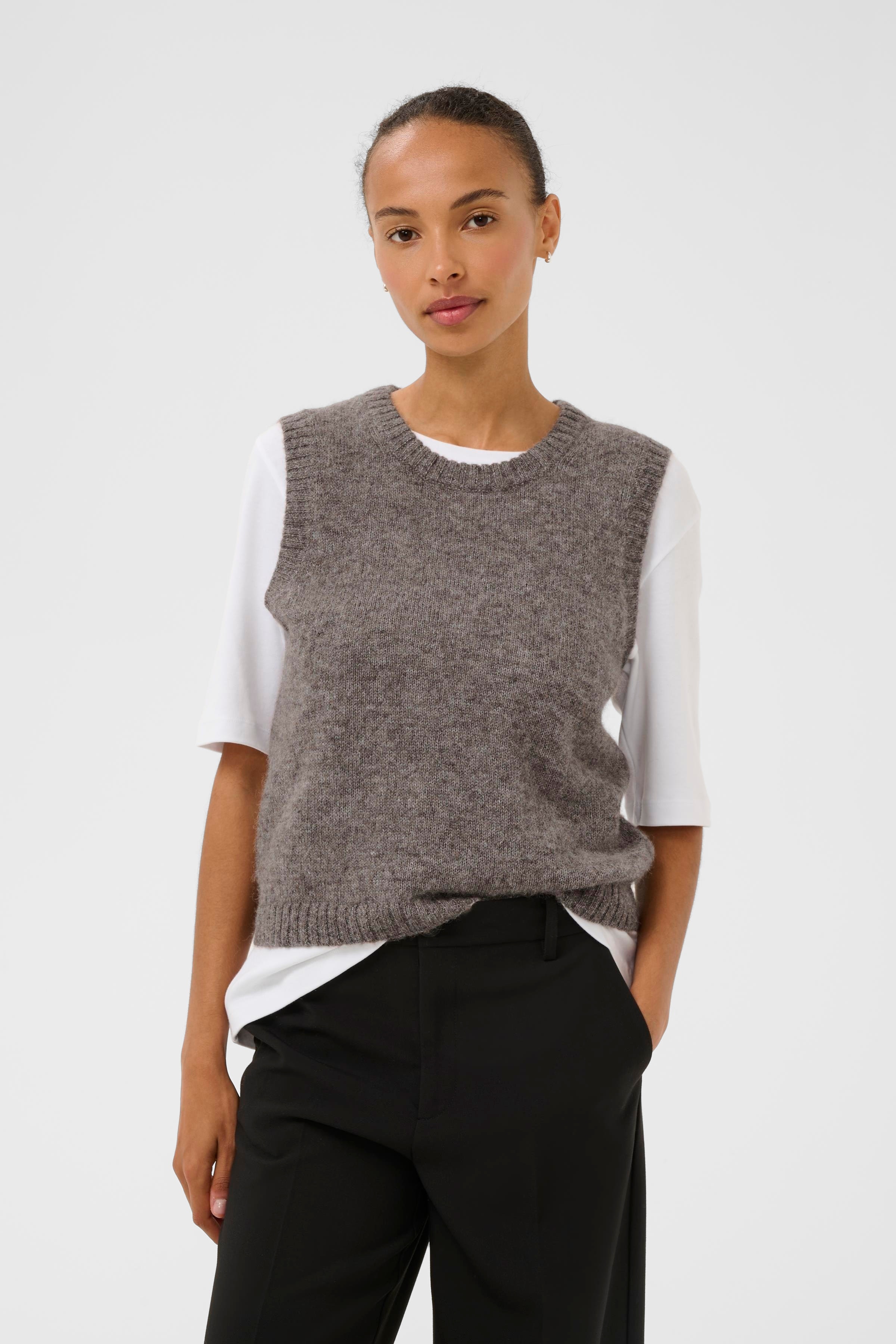 KatalinaPW Stickad väst LOOKBOOK FRONT 30306346-1909121