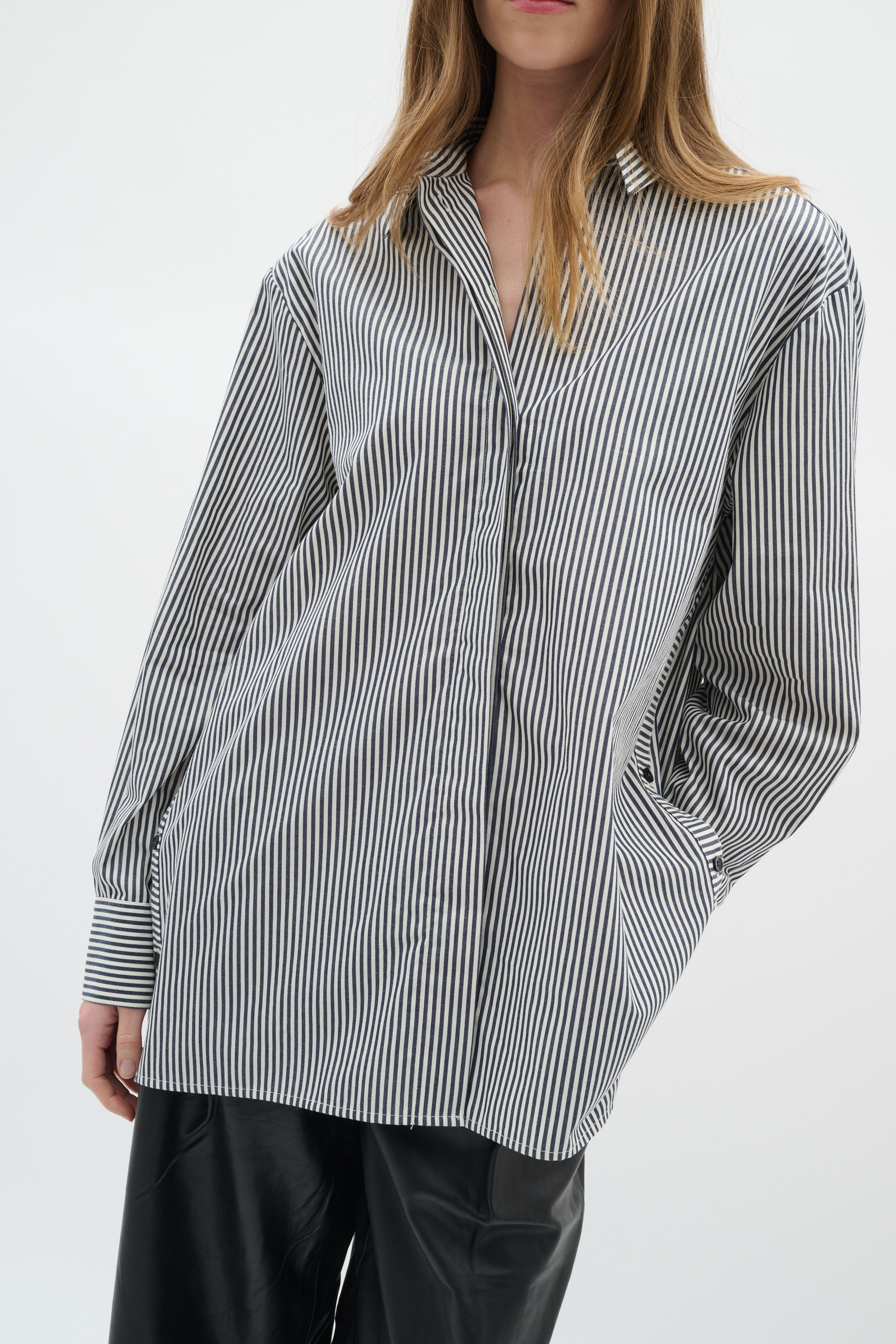 NataljaIW Shirt LOOKBOOK FRONT 30111016-300667