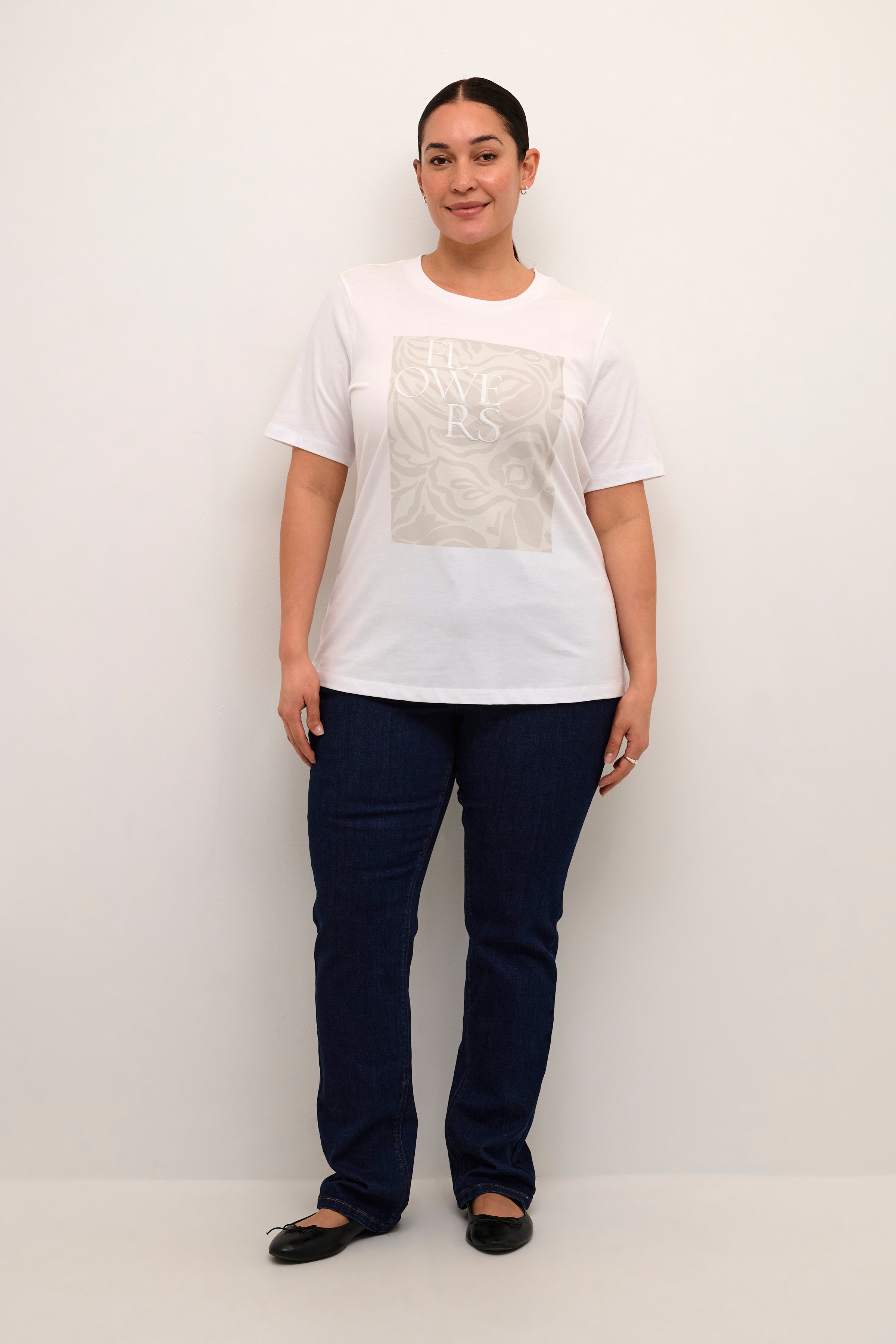 KCrie T-shirt LOOKBOOK FRONT 10582880-110601