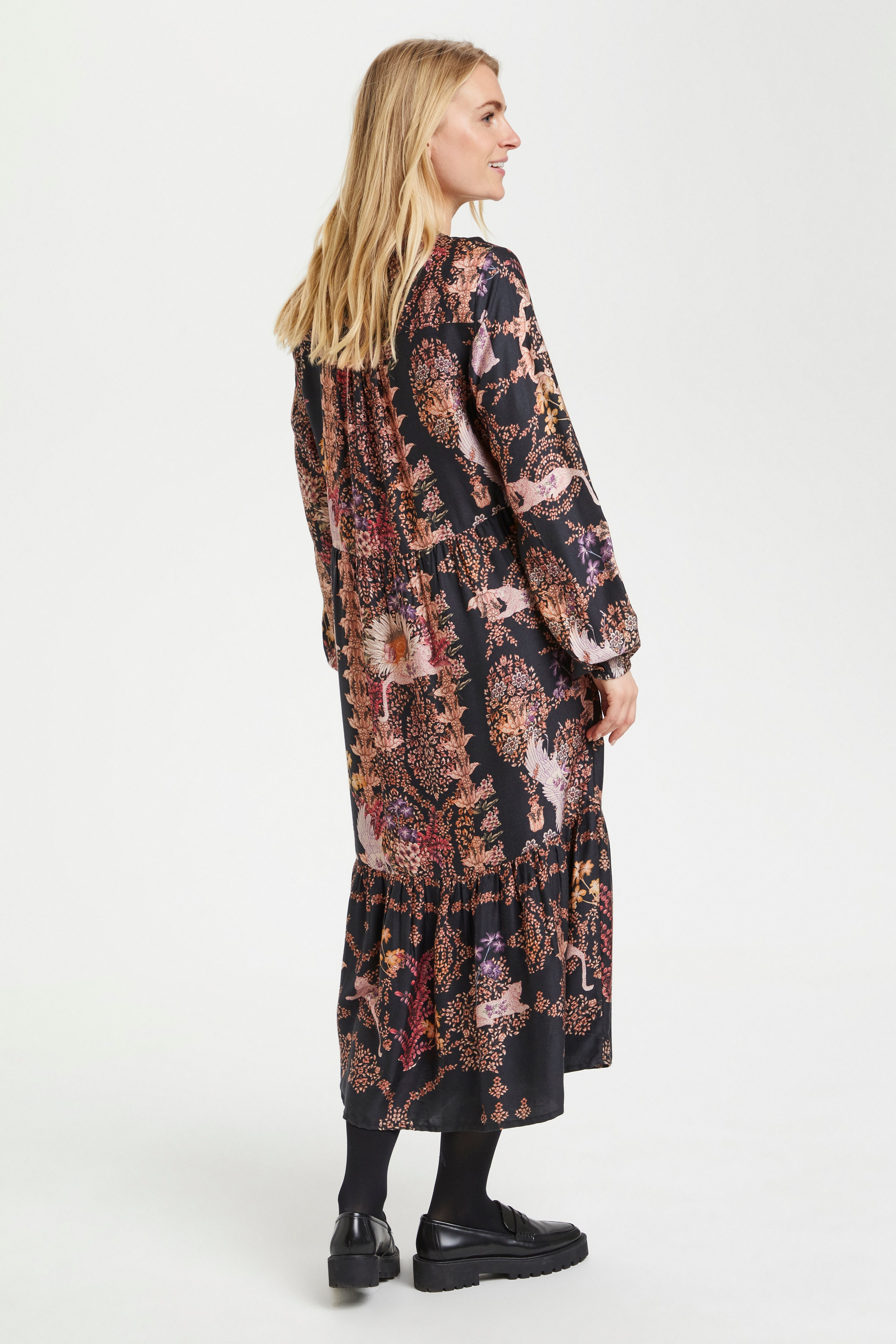 CRTigia Kleid LOOKBOOK BACK 10608626-101681