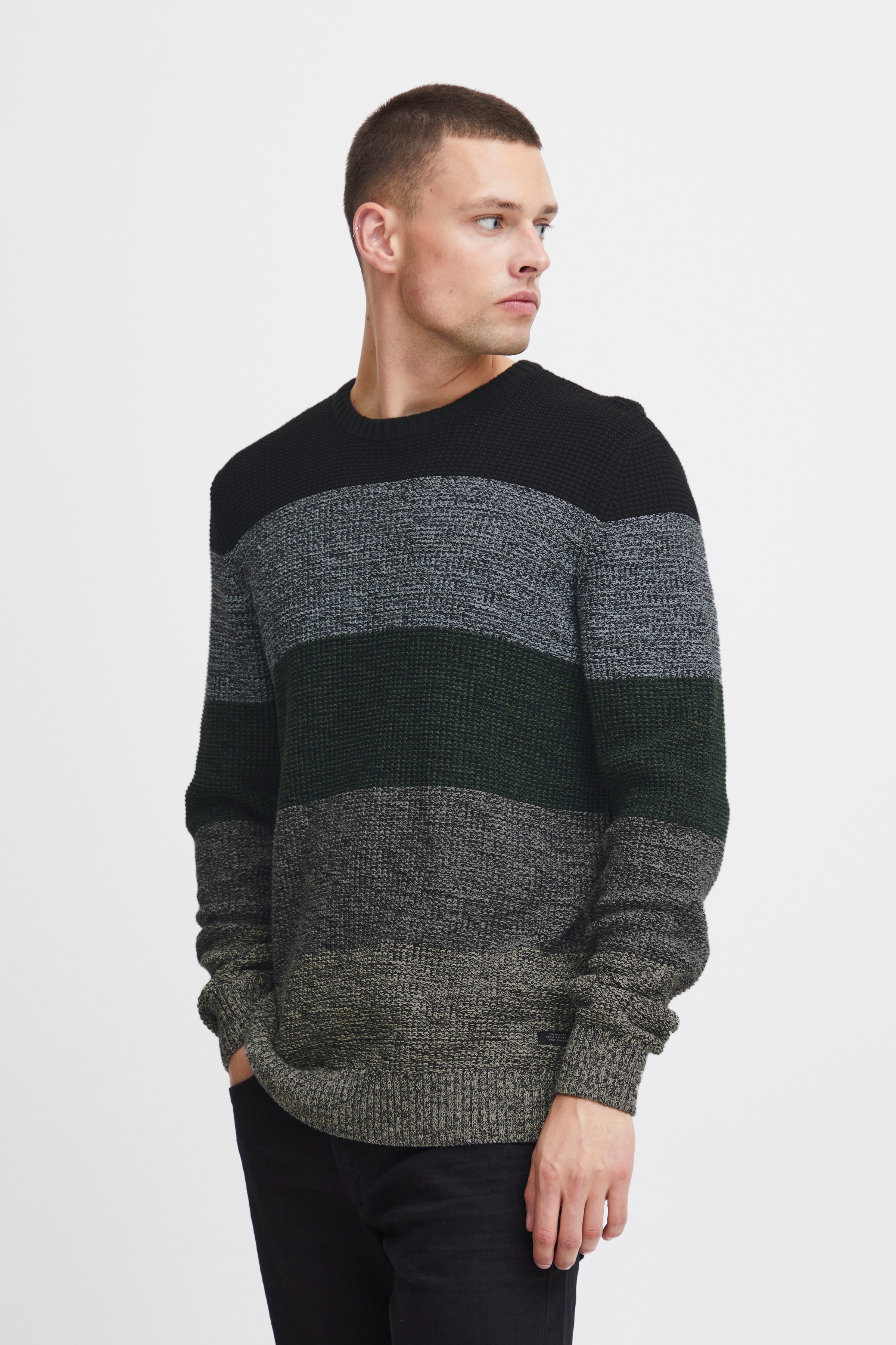 Knitted pullover LOOKBOOK FRONT 20716092-194007