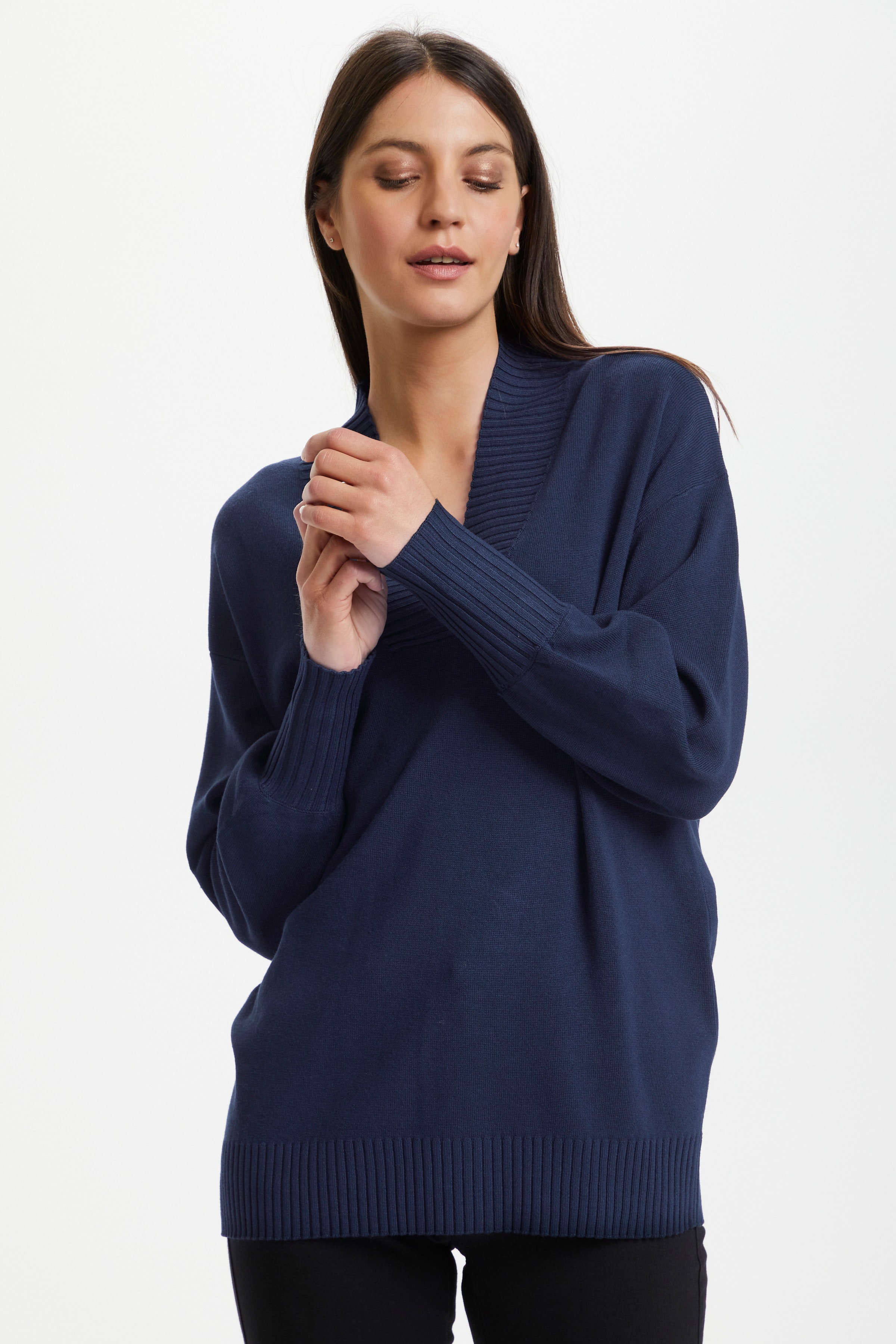 KAkiana Pullover LOOKBOOK FRONT 10506141-194020