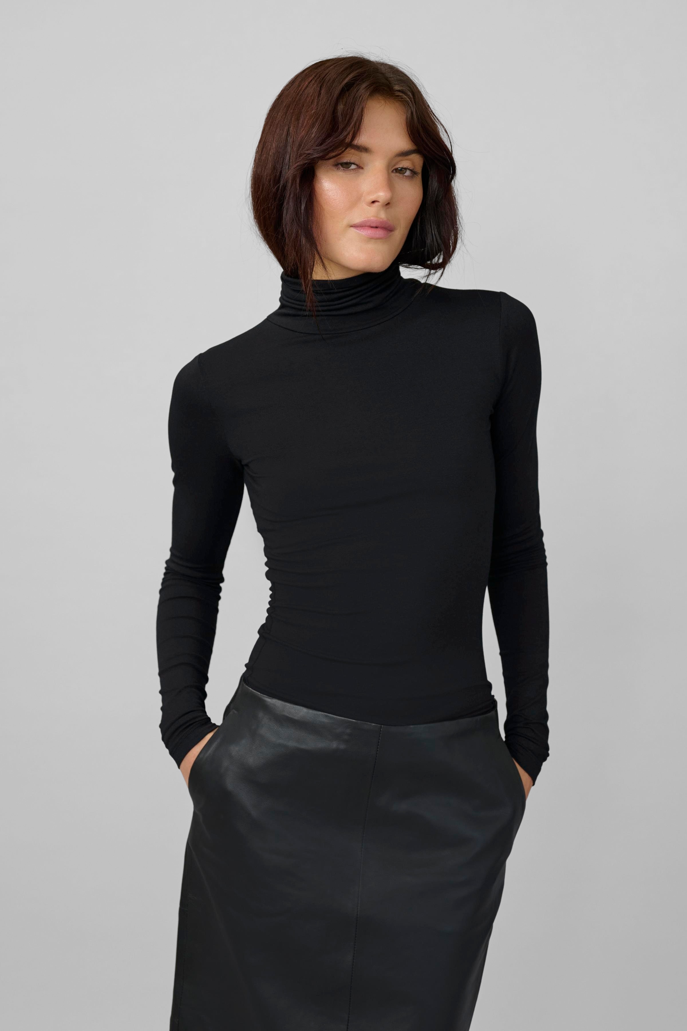 17 THE MODAL ROLLNECK LOOKBOOK FRONT 10704972-100031