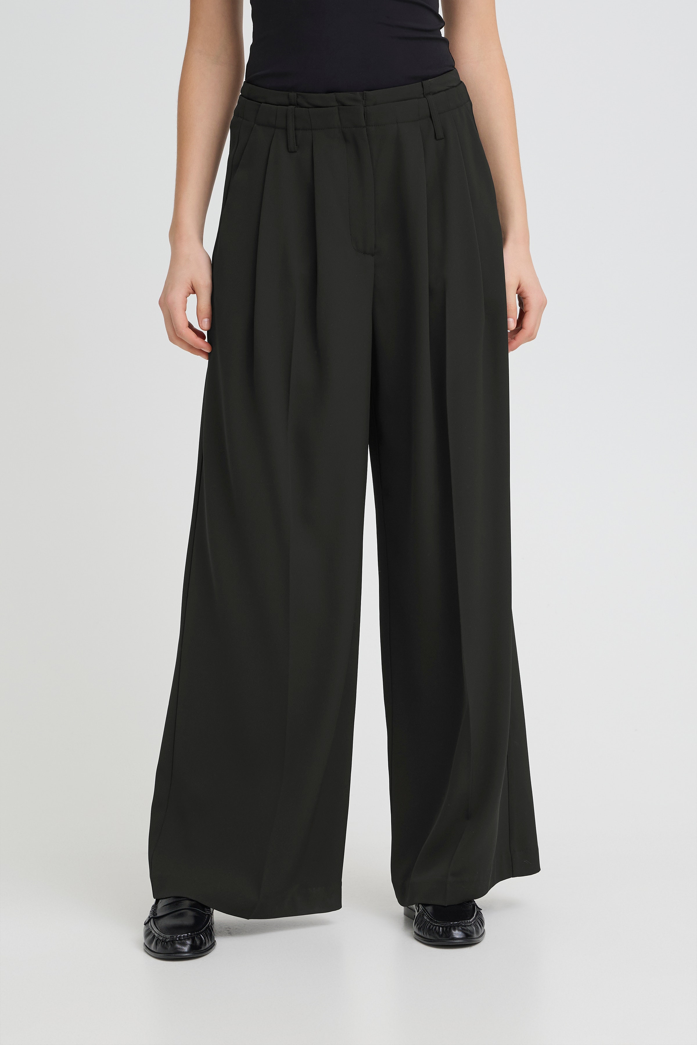 IHEZARTO Hose LOOKBOOK FRONT 20125071-194008