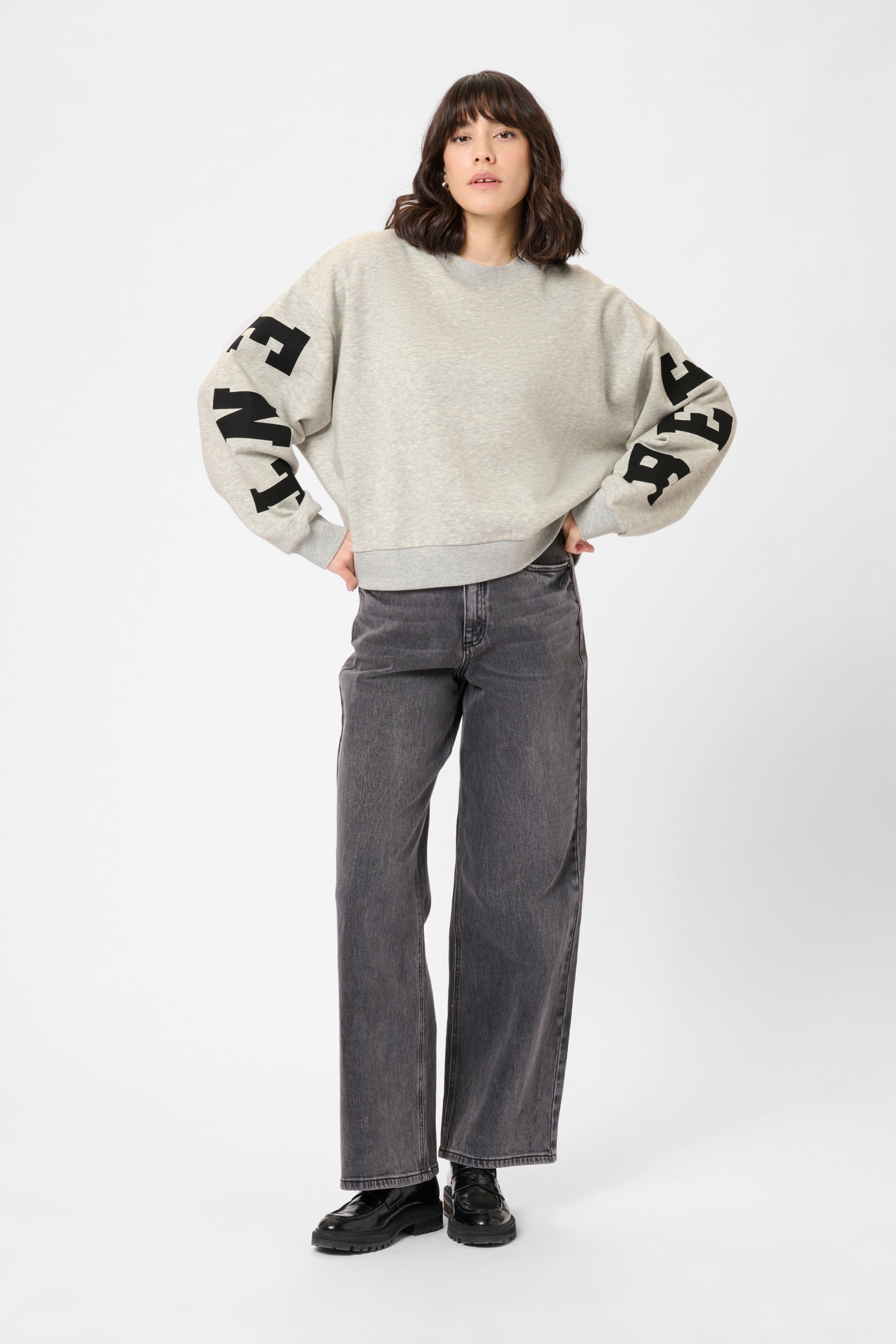 KAlise Sweatshirt LOOKBOOK FRONT 10510868-100123