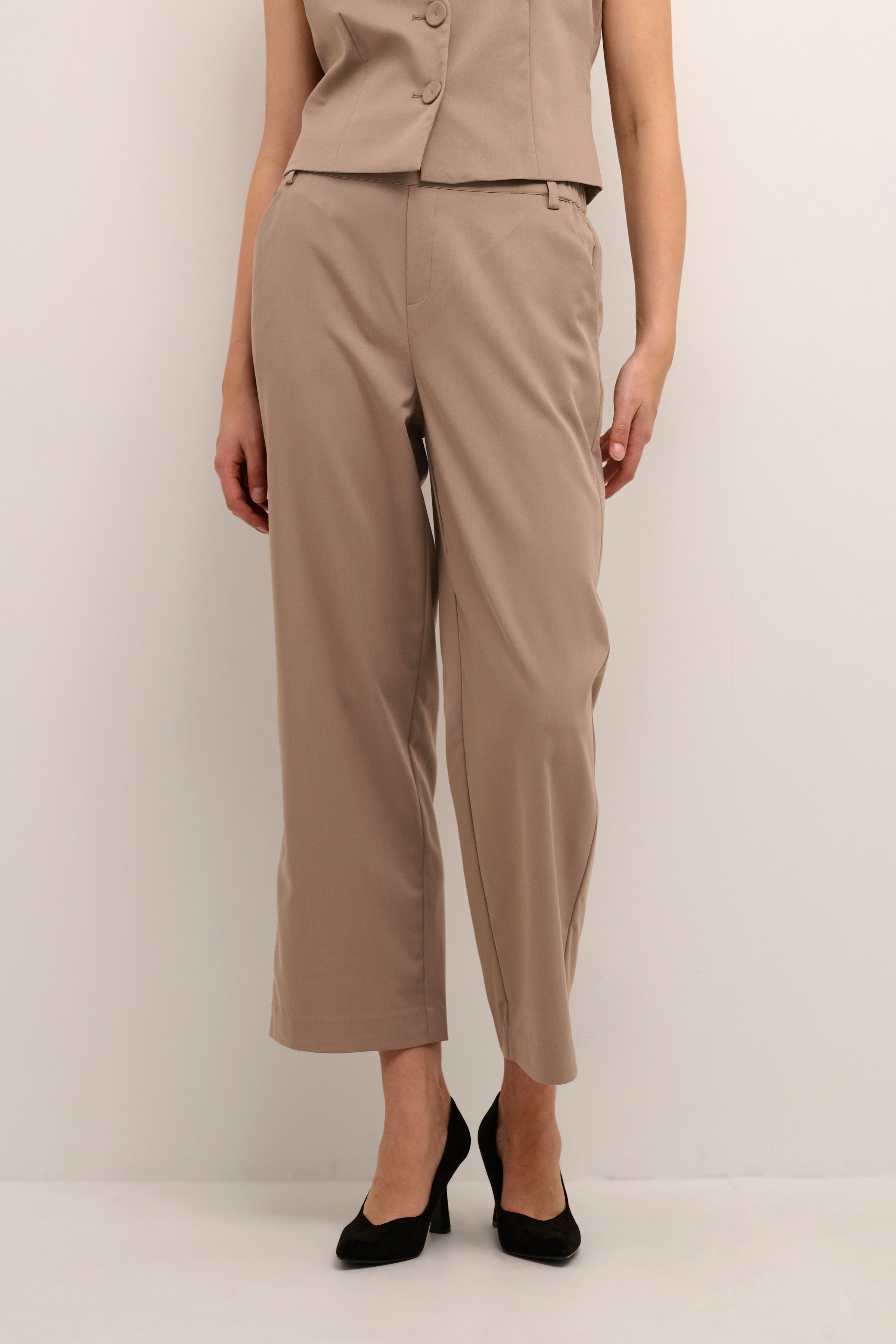 CRKaja Trousers LOOKBOOK FRONT 10611337-170807