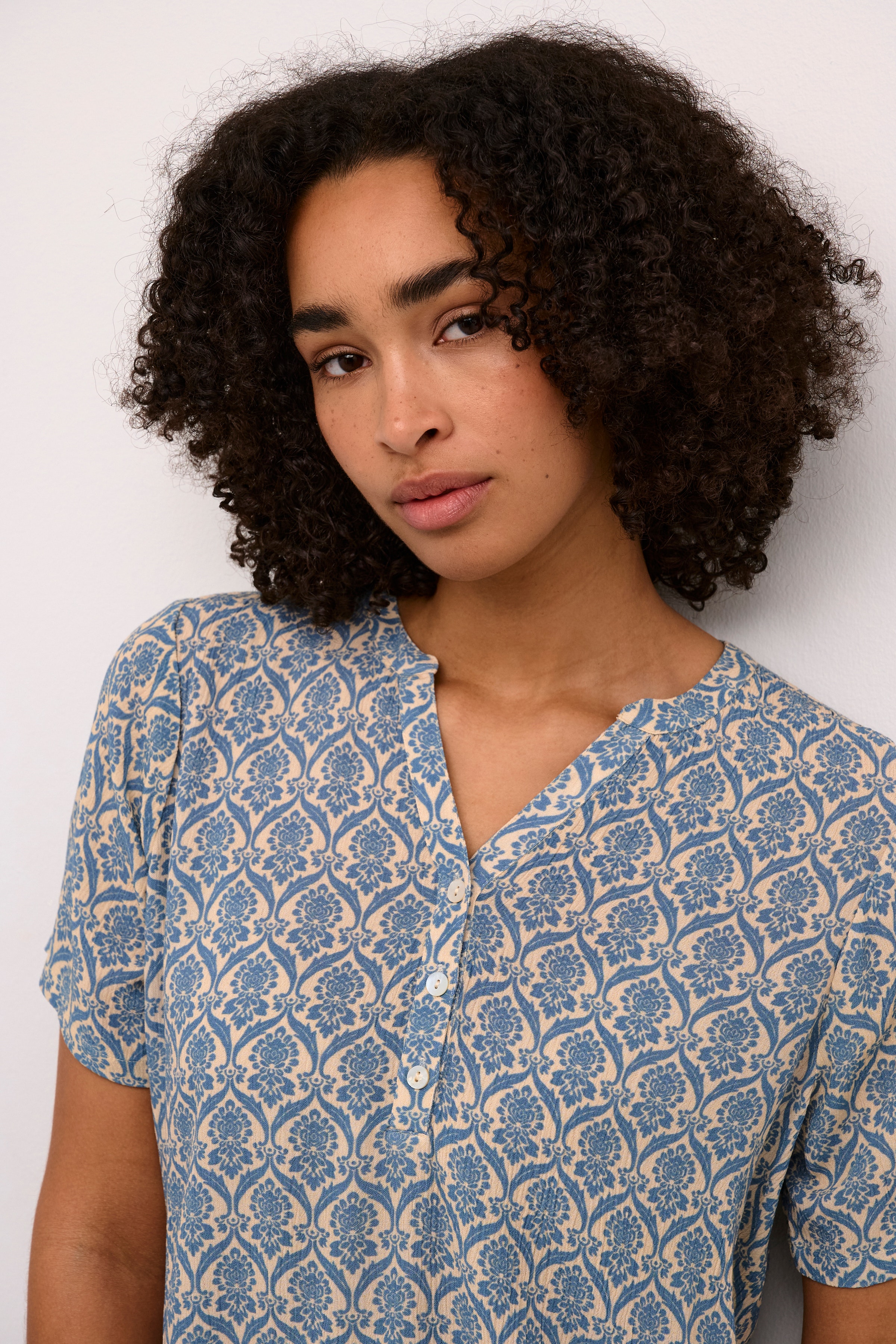 Kortermet bluse LOOKBOOK DETAIL 10551375-106954