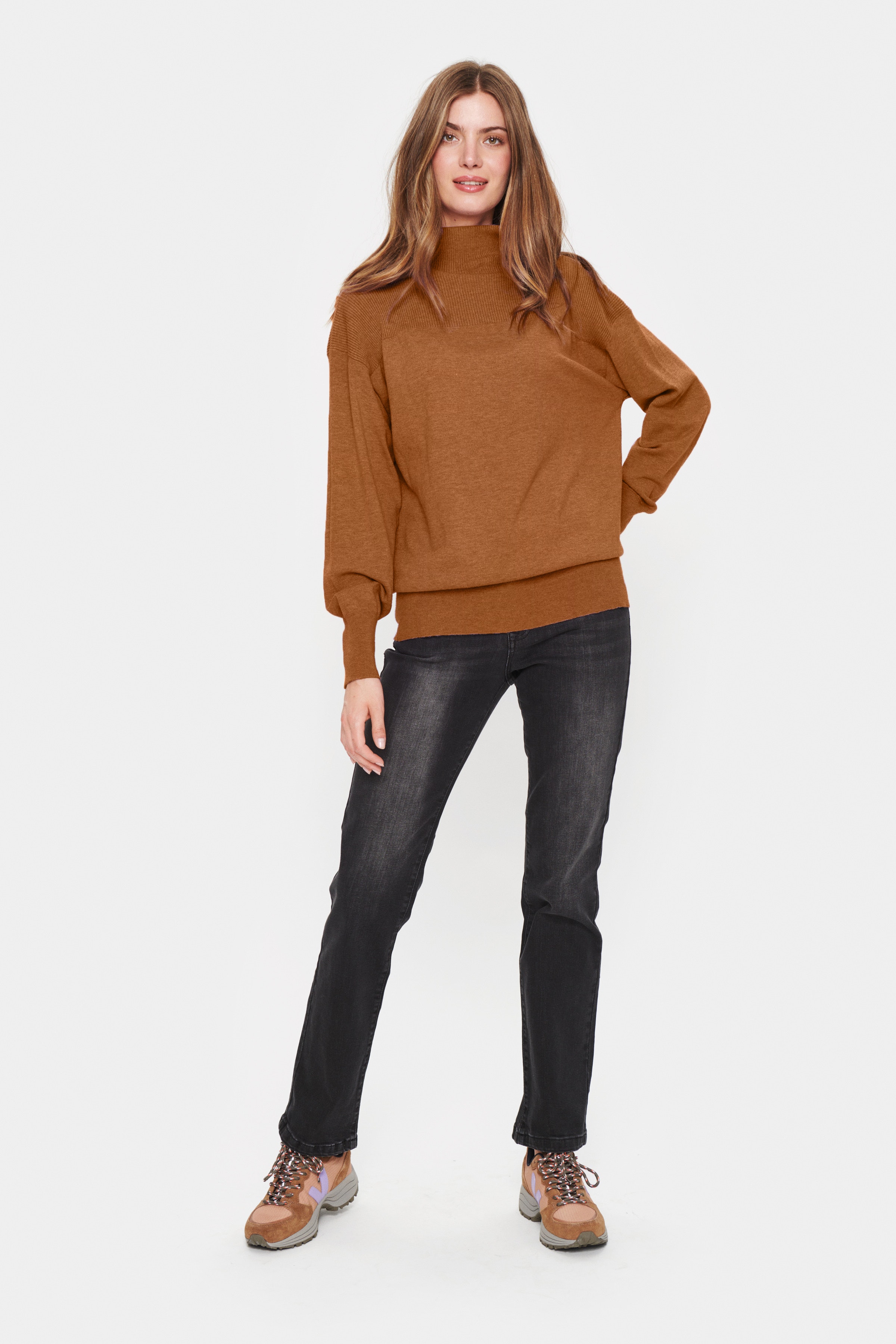  CasandraSZ LS Pullover

 LOOKBOOK FRONT 30510489-1809501