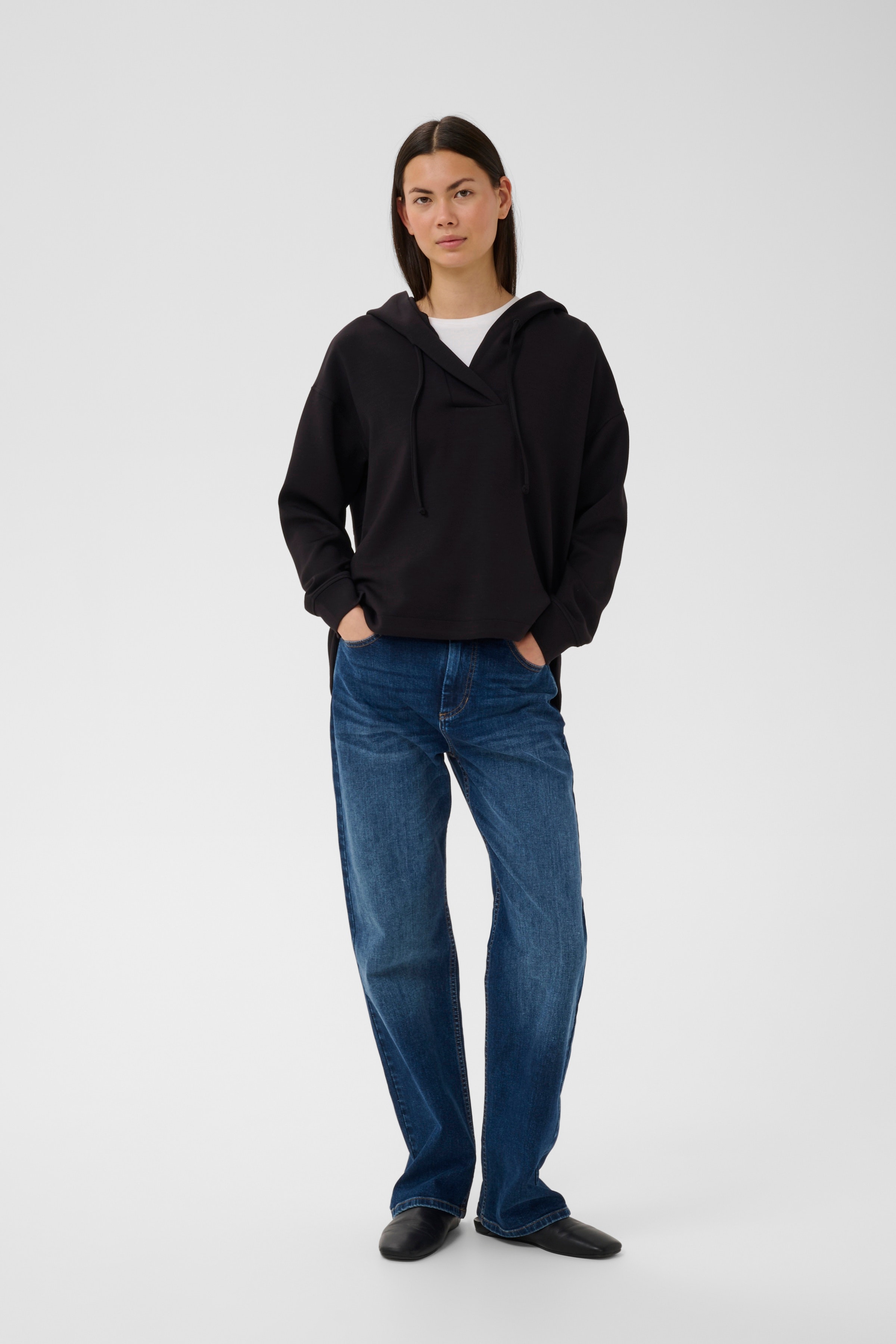 SUAIW Vincent Sweatshirt LOOKBOOK FRONT 30112438-194008