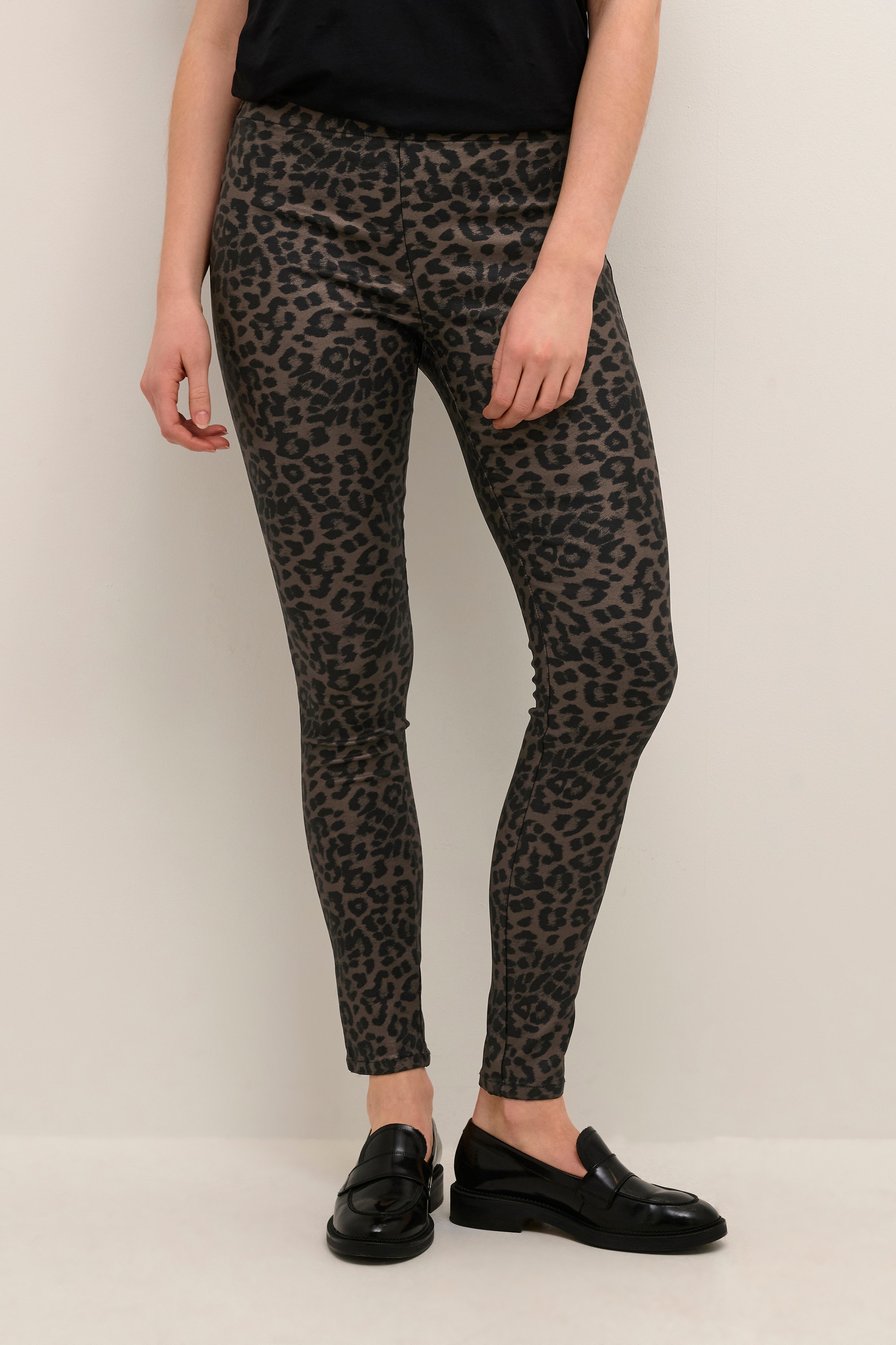 CUbettine Leopard Leggings LOOKBOOK FRONT 50109868-500089