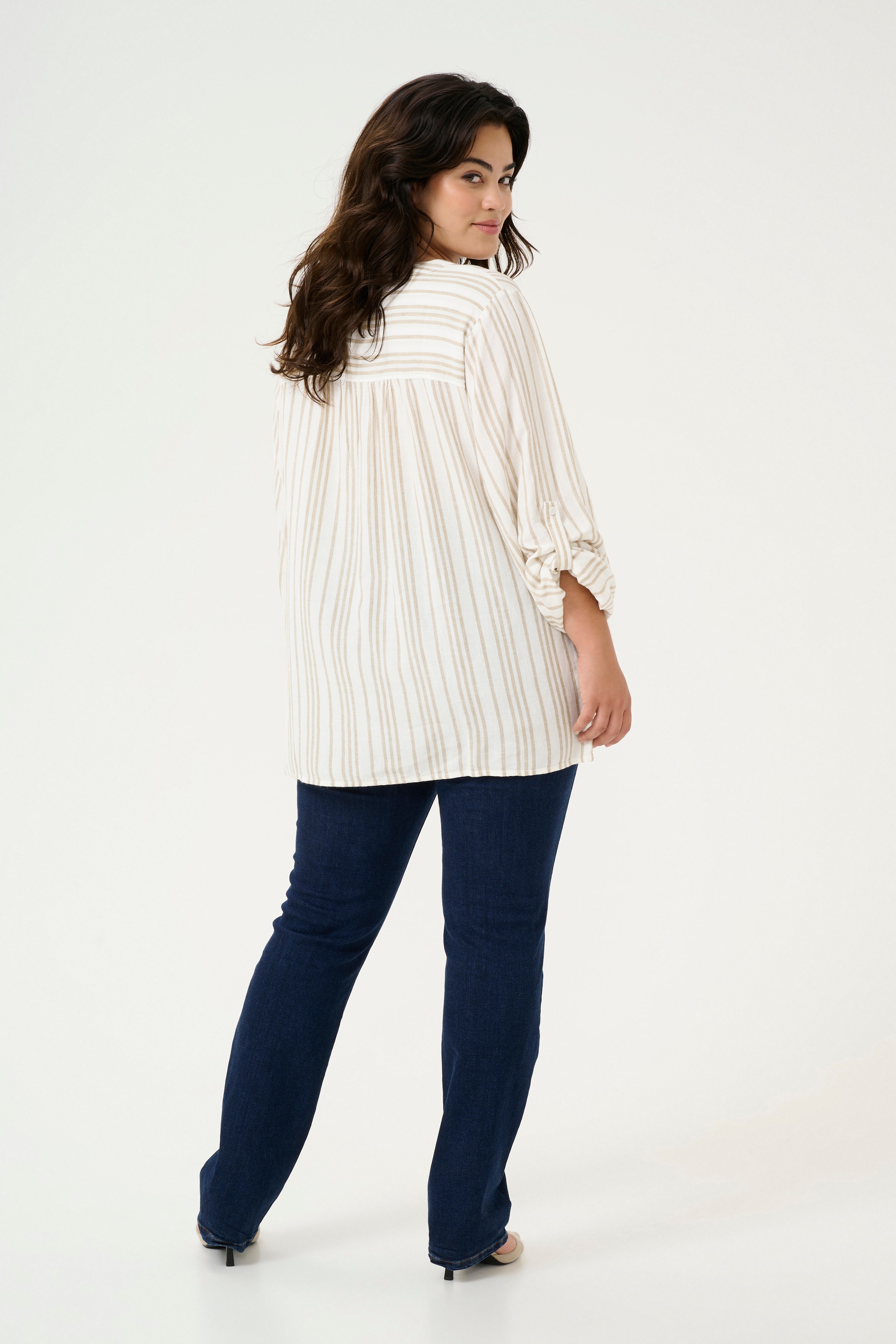 KCmille Linen blouse LOOKBOOK BACK 10582215-107125