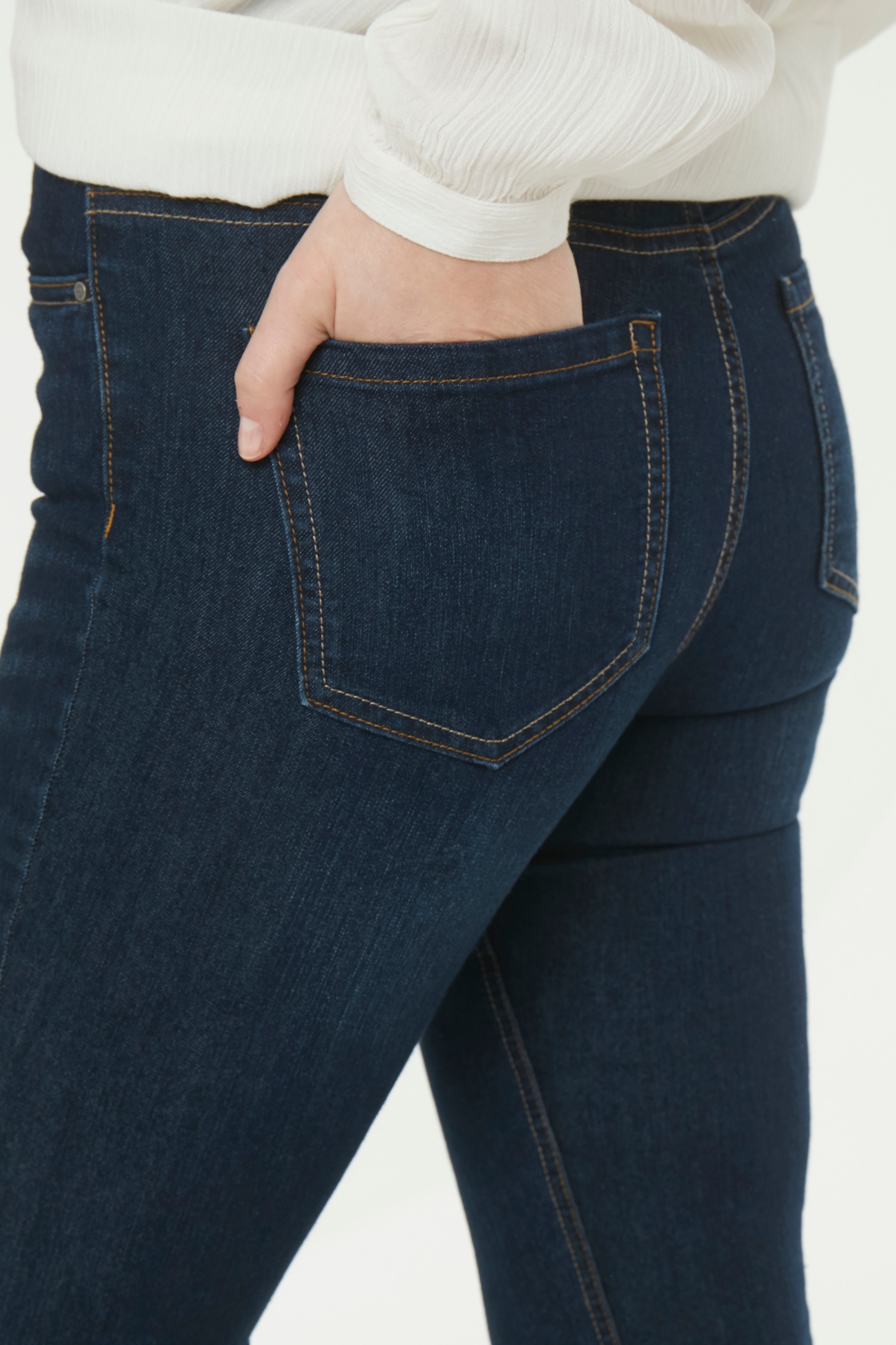 Betty Jeans LOOKBOOK DETAIL 10500090-52853