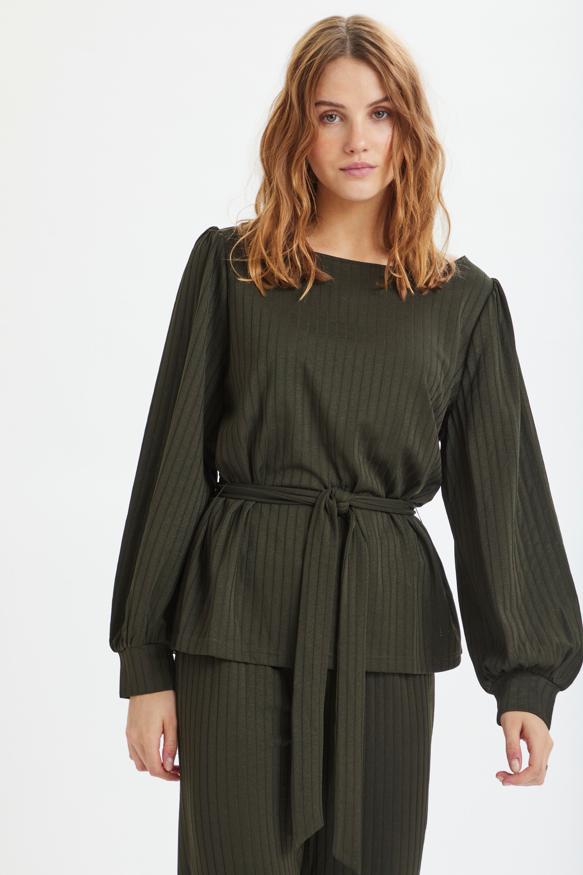 IlmaSZ Blouse

 LOOKBOOK FRONT 30511412-190509