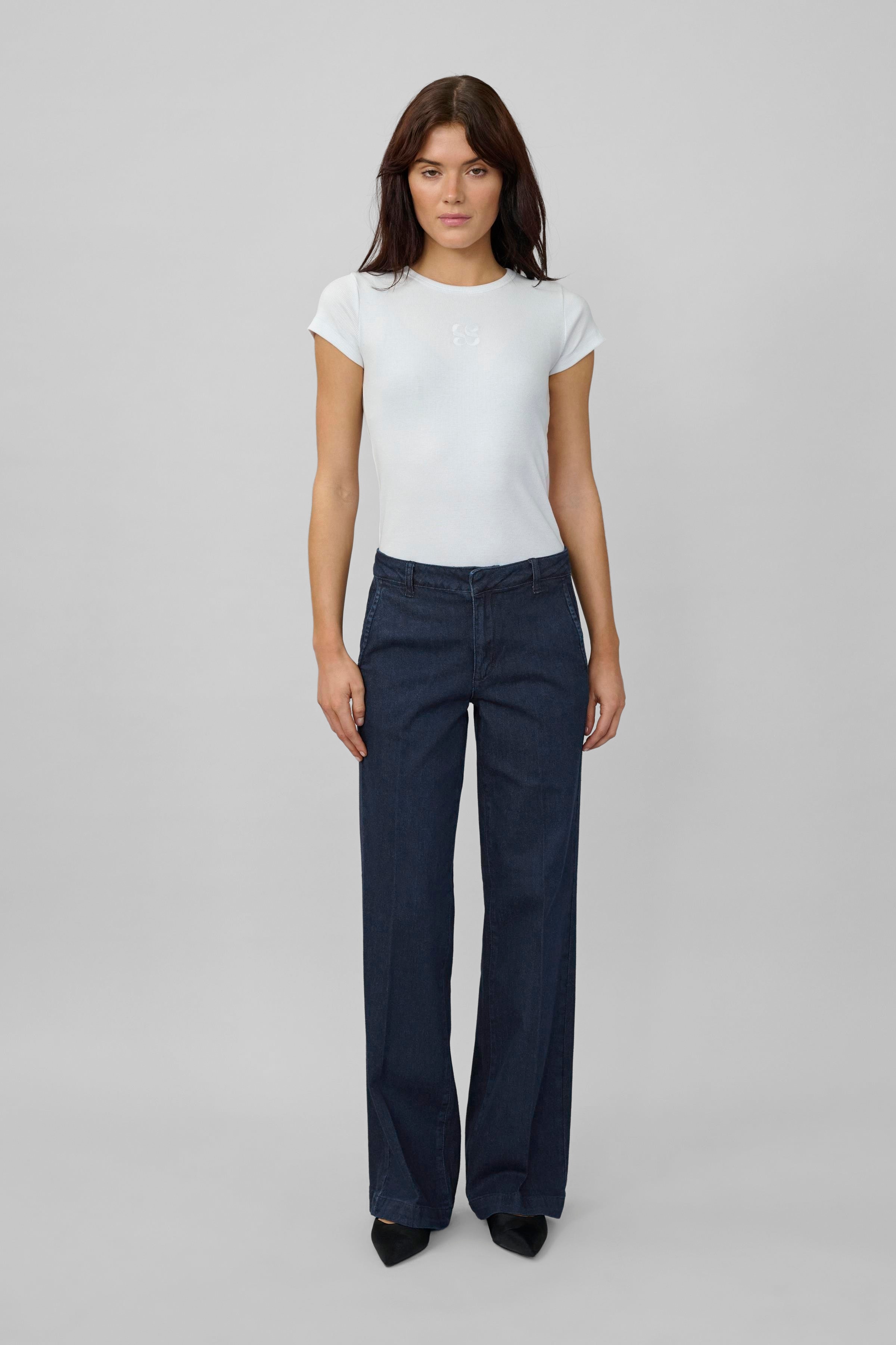 30 THE LARA 115 PANT LOOKBOOK FRONT 10705210-100067