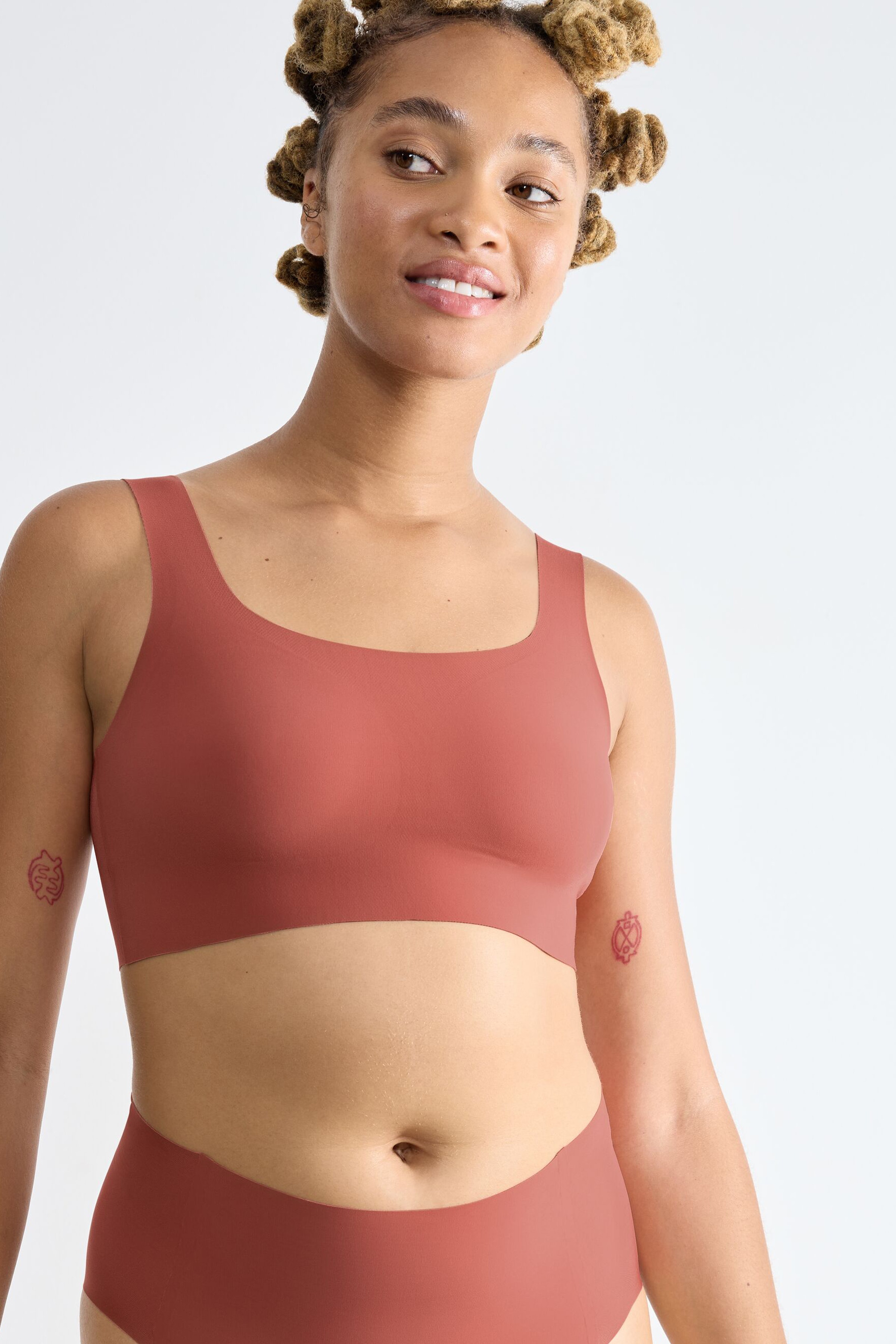 sloggiZERO-Feel BH LOOKBOOK FRONT 40551603-400857