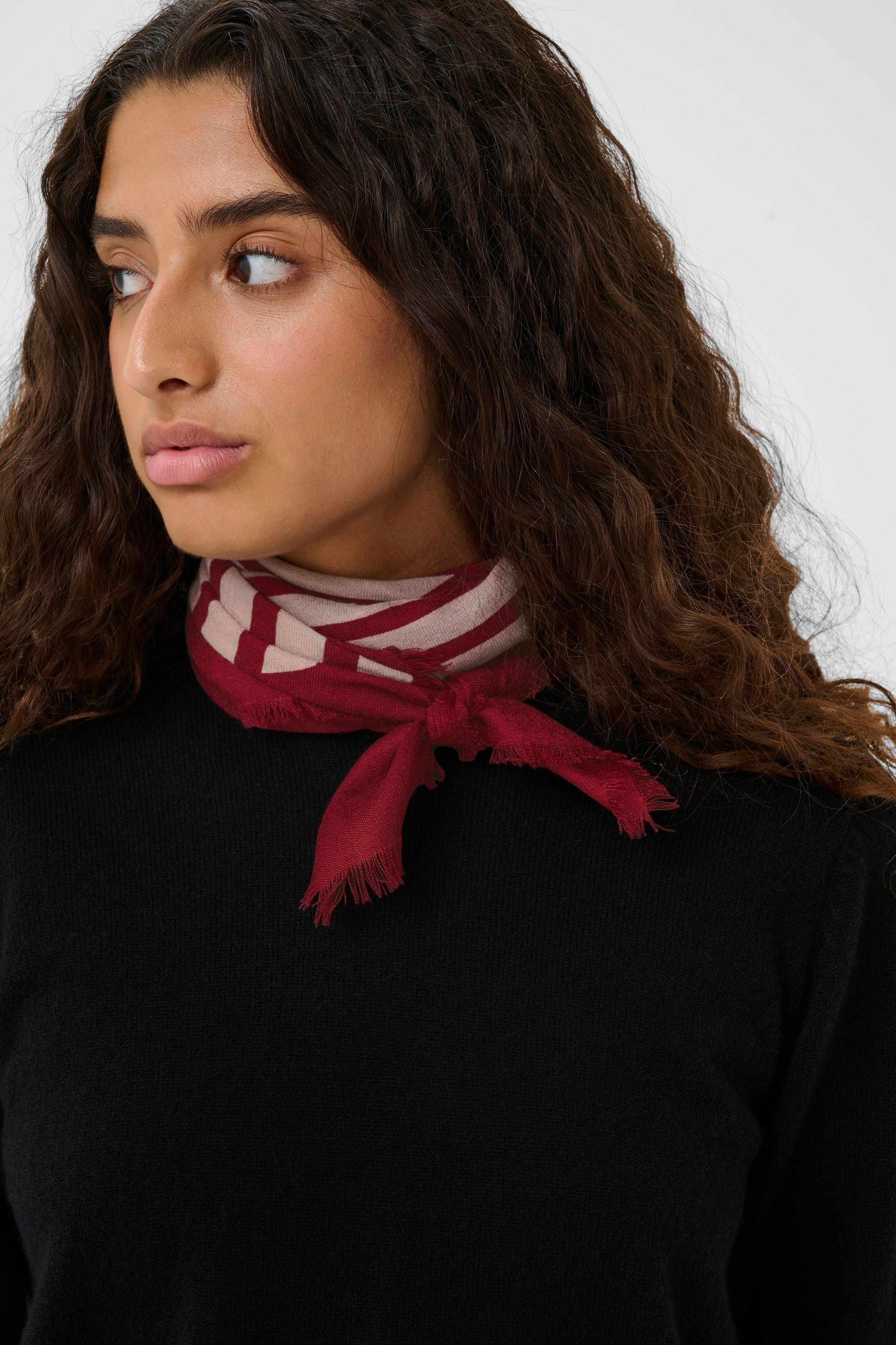 AmiIW Scarf LOOKBOOK DETAIL 30110773-161509